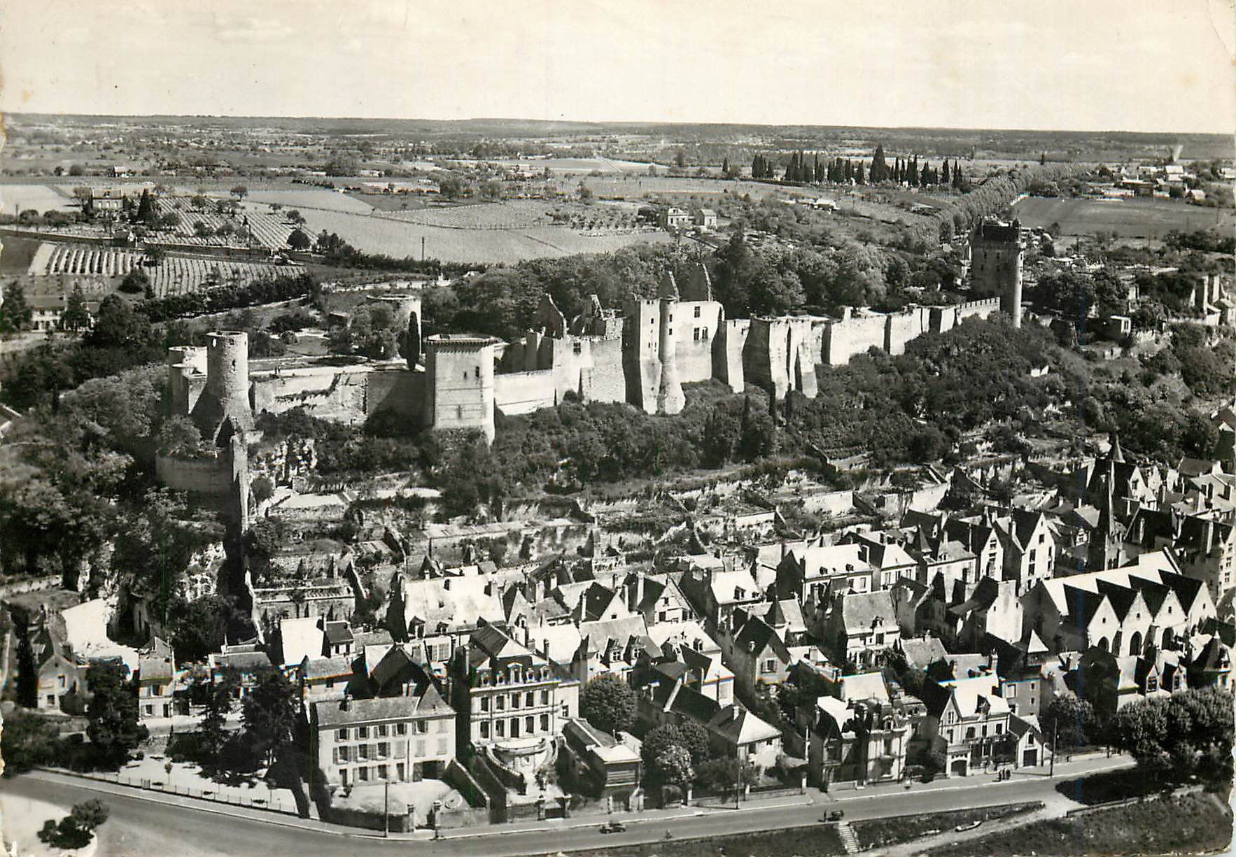 CPM Le Chateau de Chinon Indre et Loire 