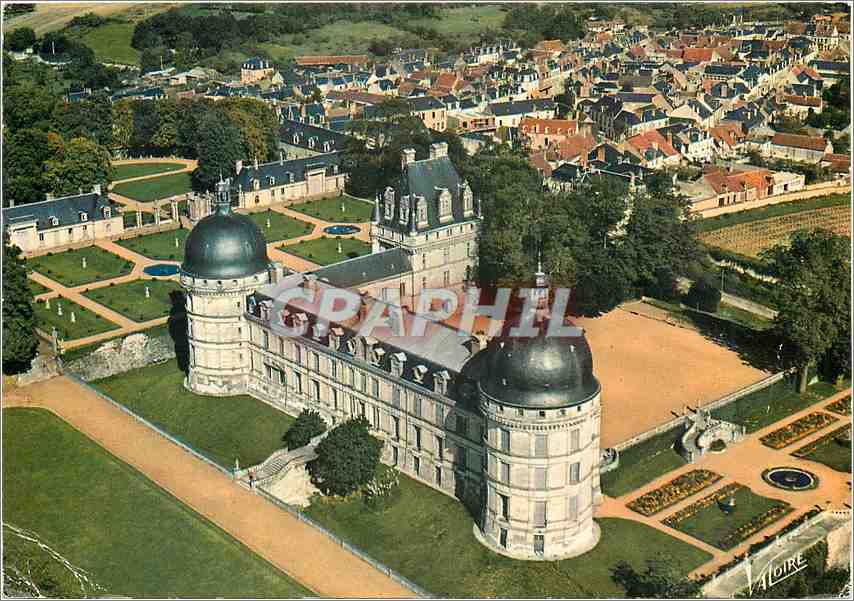 CPM Valencay Vue aerienne sur l'aile orientale chateau le donjon et la ville 