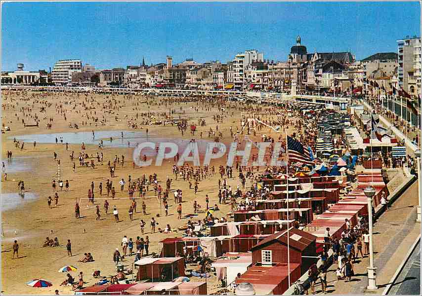 CPM Les Sables d'Olonne Vendee La plage et le remblai 