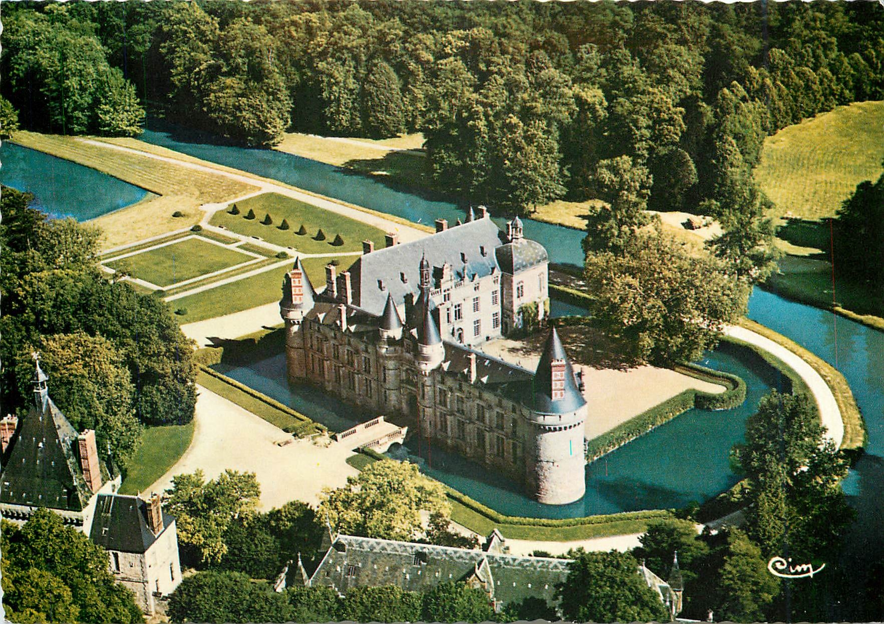 CPM St Symphorien E et L Chateau d'Esclimont Vue aerienne 