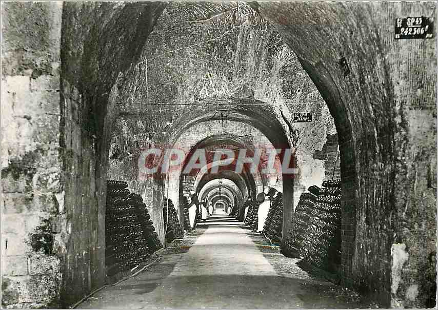 Tunnel souterrain — caves de Champagne Mercier, Epernay — Publ. Annece