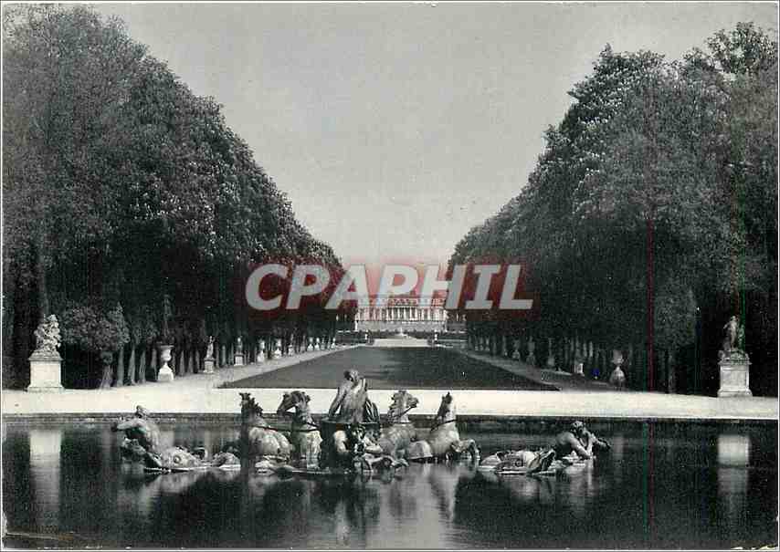 CPM Chateau de Versailles Le Bassin d'Apollon et l'Allee du Tapis Vert 