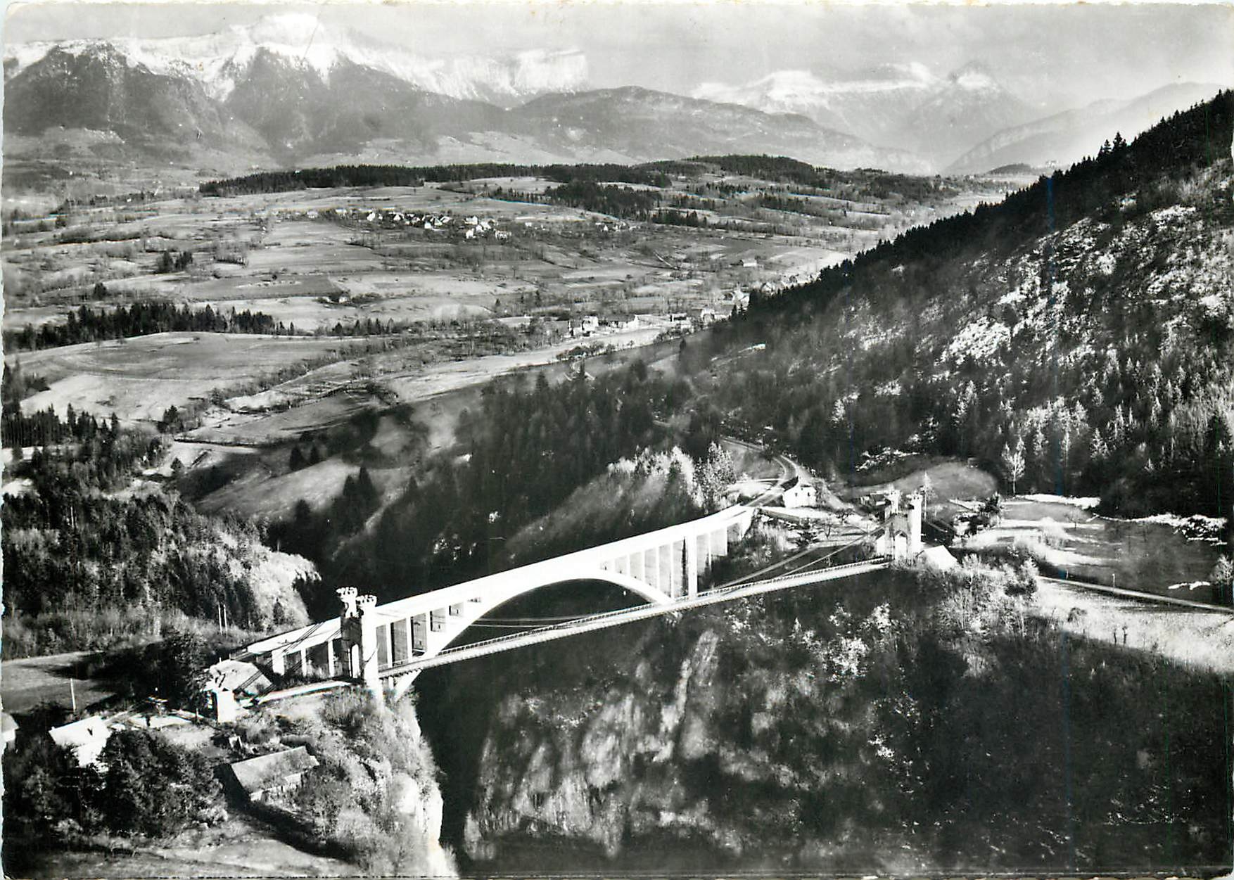 Cruseilles (Haute-Savoie) — Pont de la Caille — Vue aérienne — Combier Imp. MacOll (S.-A.)