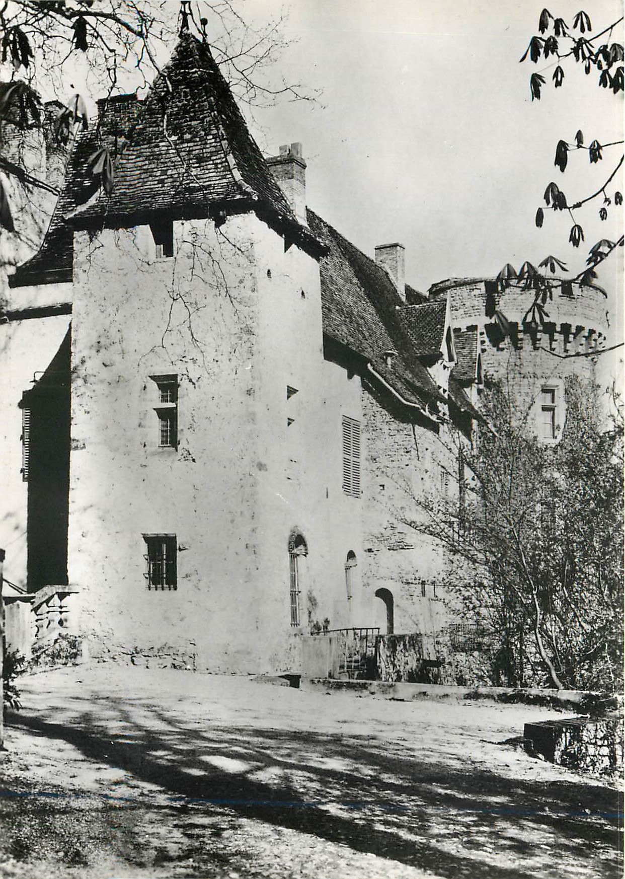 CPM Sermentizon P de D Chateau d'Aulteribe Tour d'Angle Sud Est 