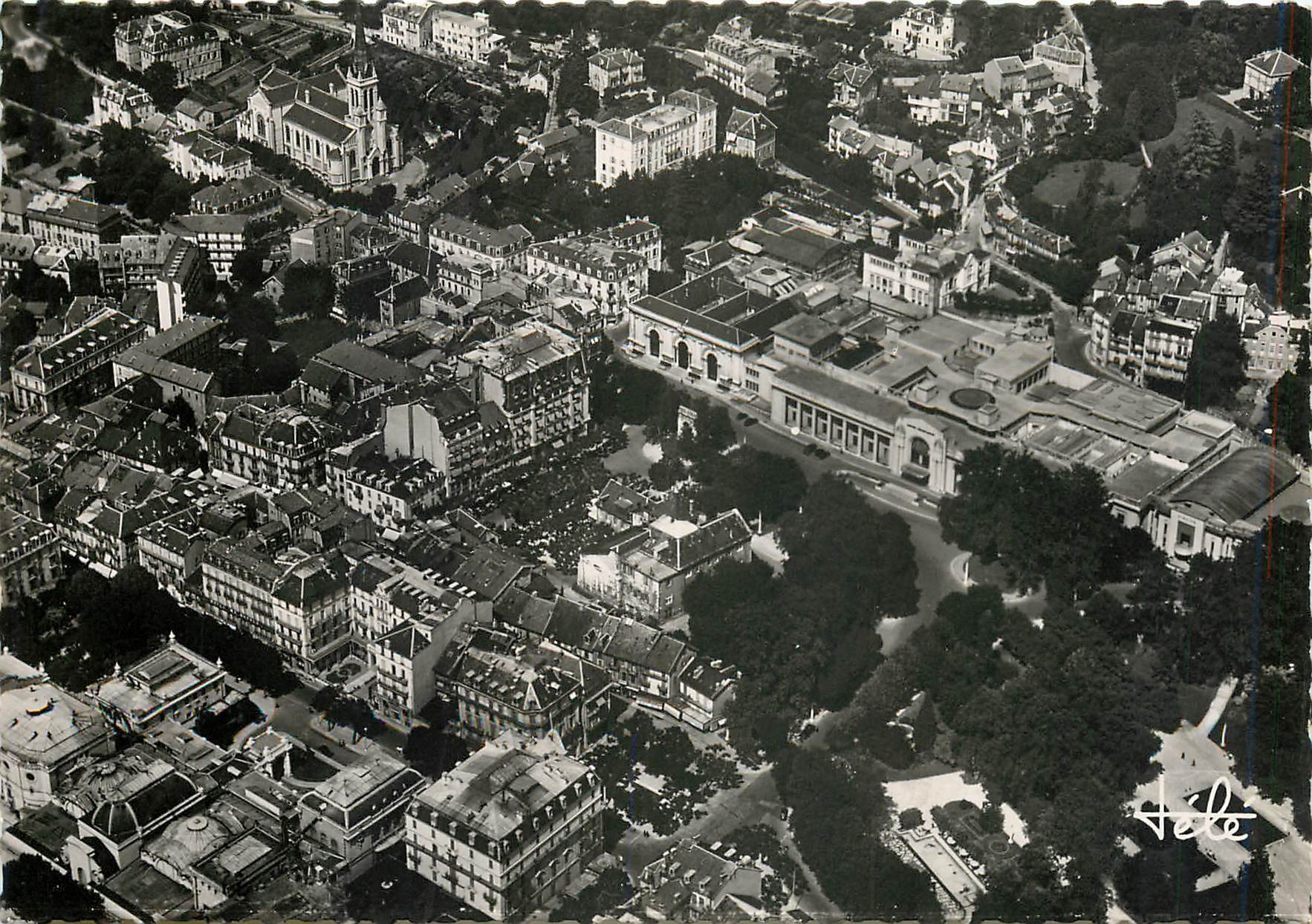 CPM Aix les Bains Vue generale aerienne 
