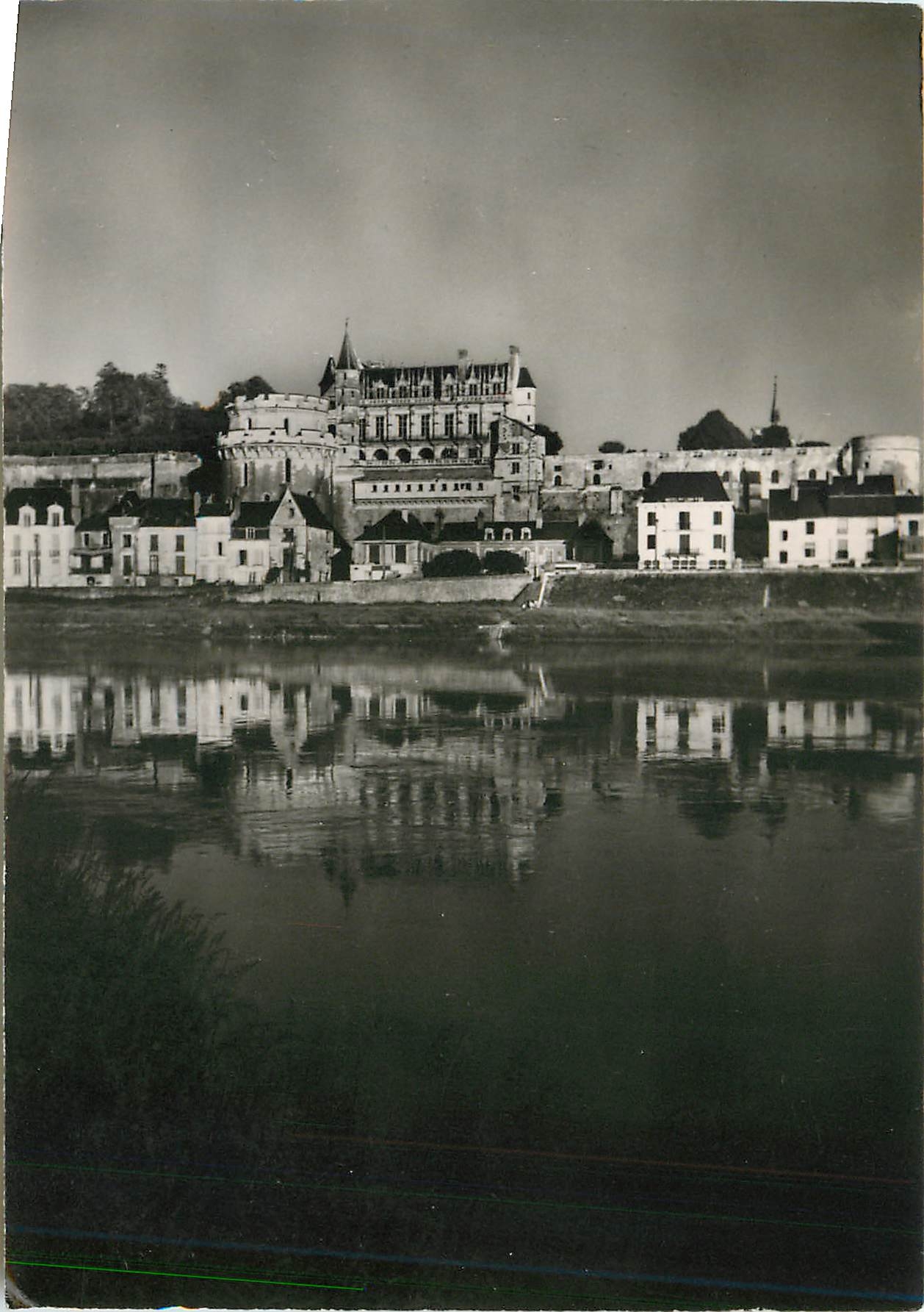 CPM Amboise I et L Le Chateau Facade sur la Loire 