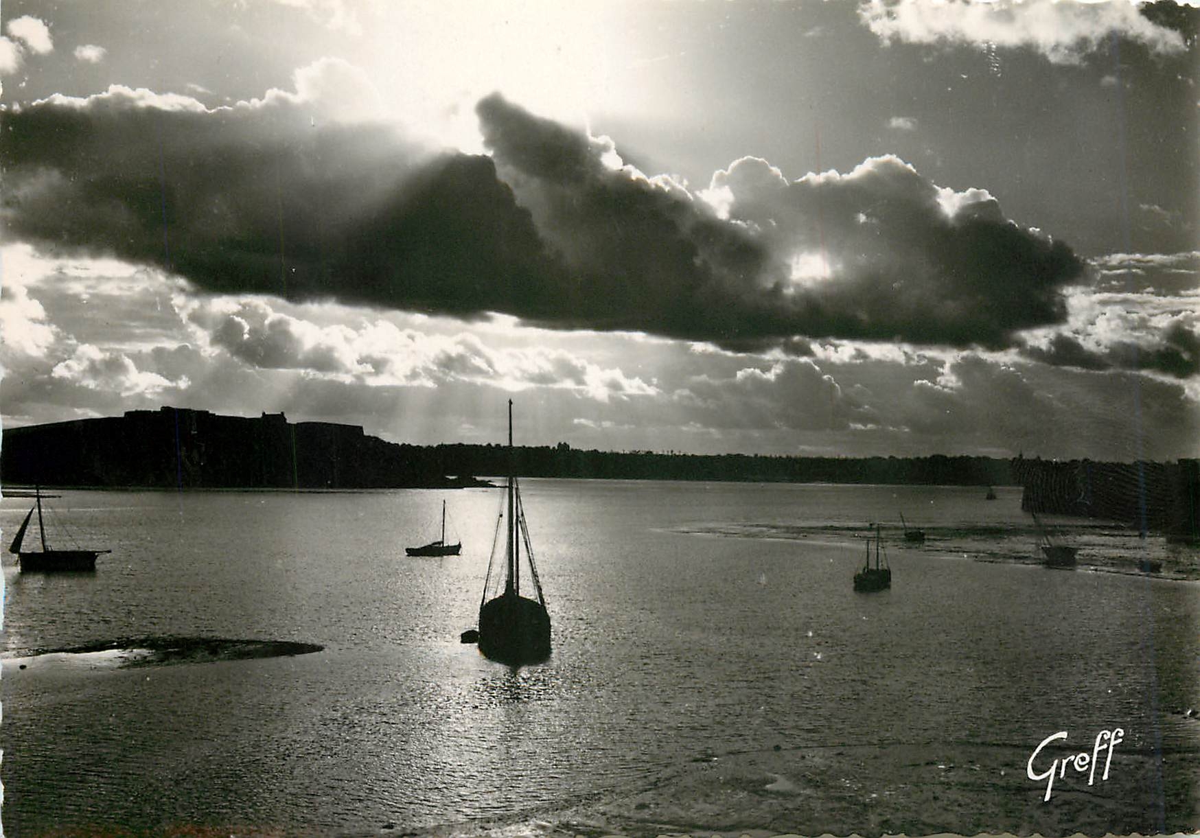 Saint-Malo (Ille-et-Vilaine) — Contre-jour sur l'avant-port — Editions CREFF, n°123