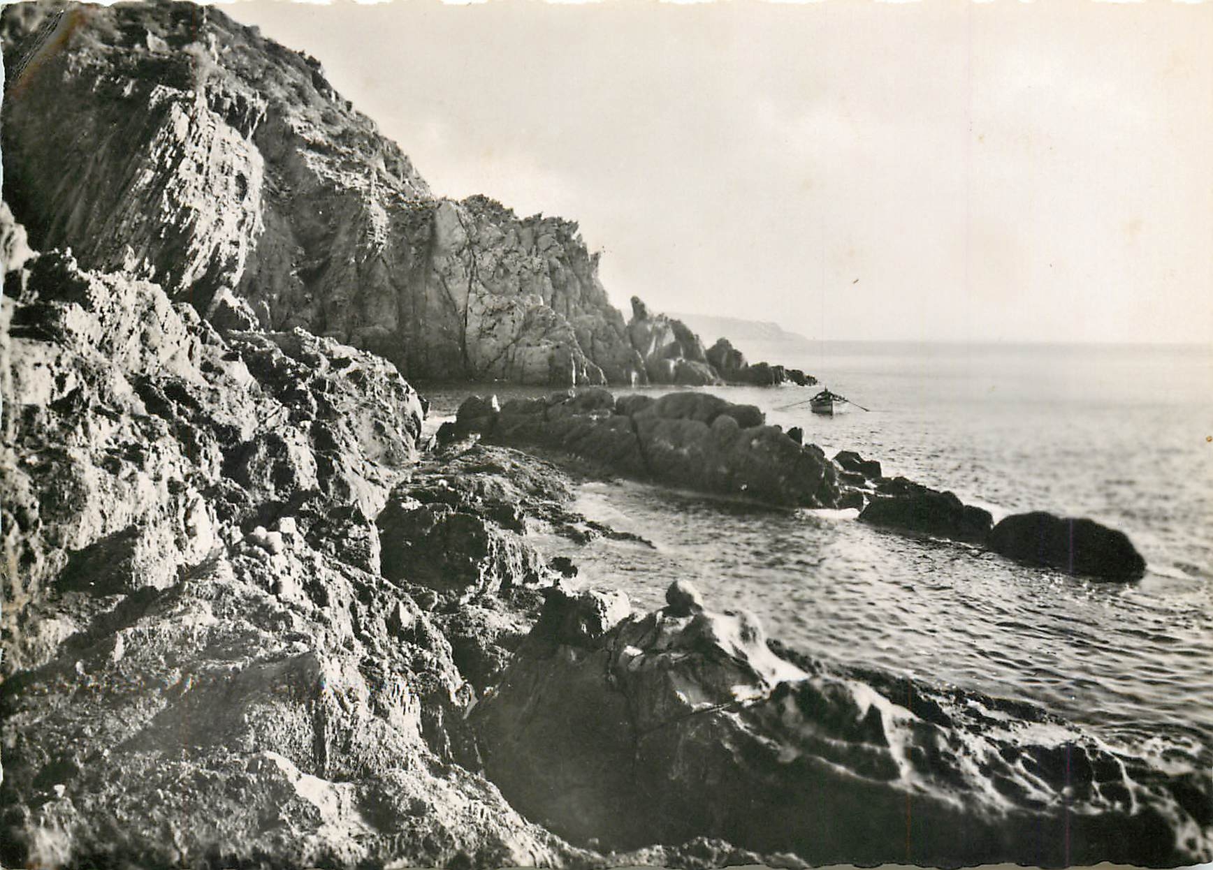 CPM Les Bords de la Riviera Calanques sur La Cote 