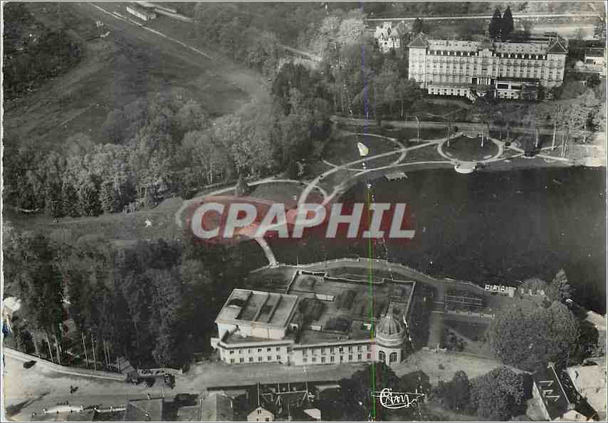 Bagnères-de-Luchon — Vue aérienne du lac et du Grand Hôtel — Photographe Giry