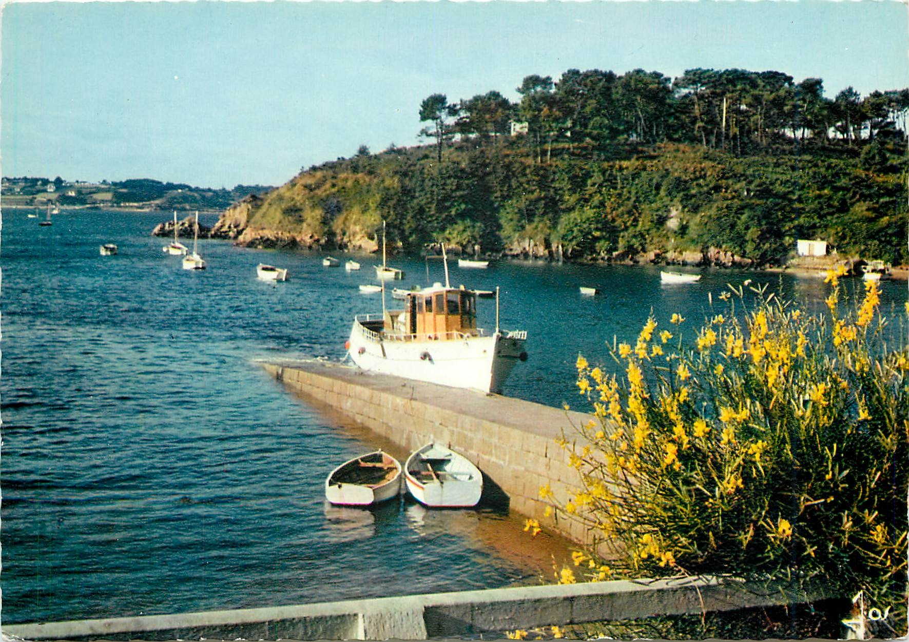 CPM Ile de Brehat C du N Vedette arrivant a la cale de I'ile 