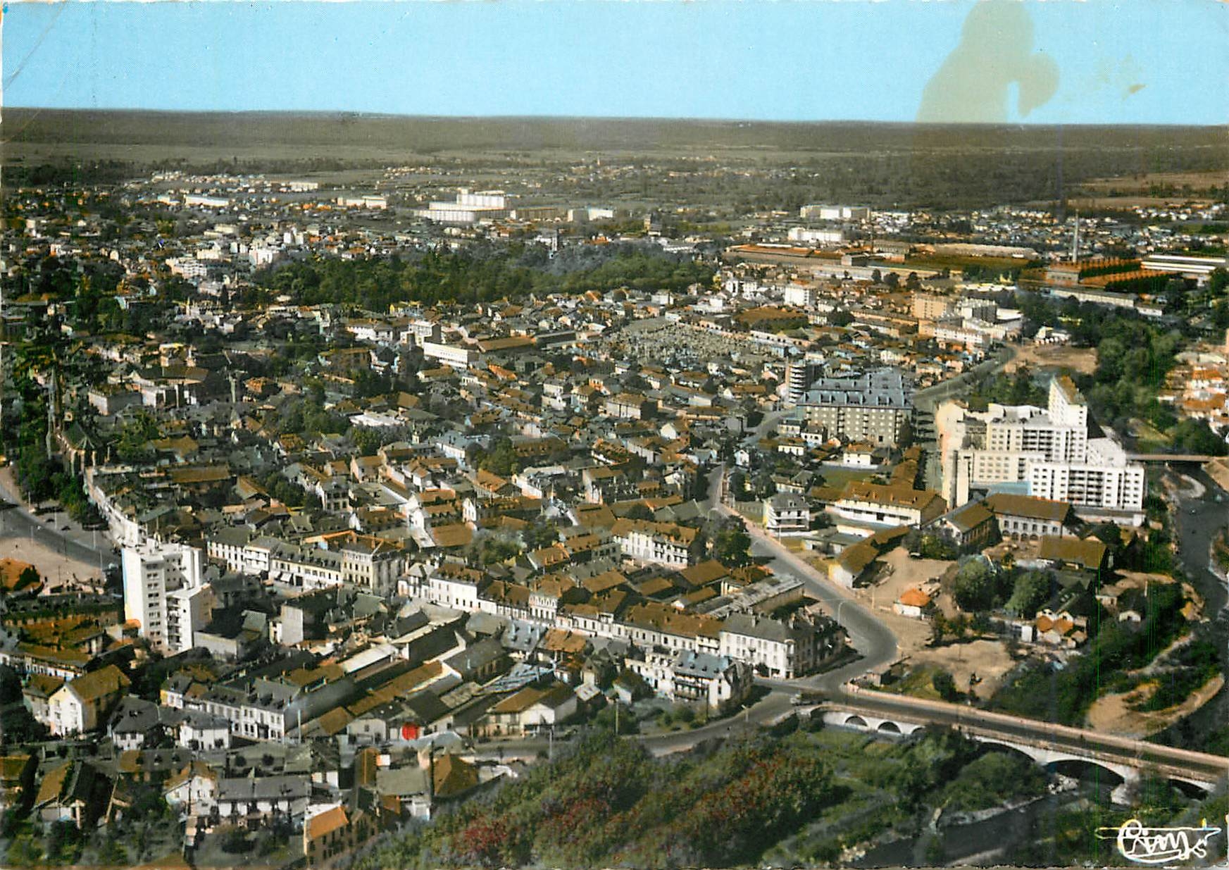 Tarbes (Htes-Pyrénées) — Vue générale aérienne sur la ville et pont sur l'Adour — éditeur Armys, n° 293-52