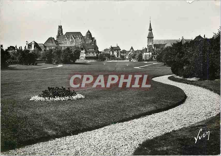 CPM Le Touquet Paris Plage P de C Square d'Ypres L'Hotel de ville et l'eglise 