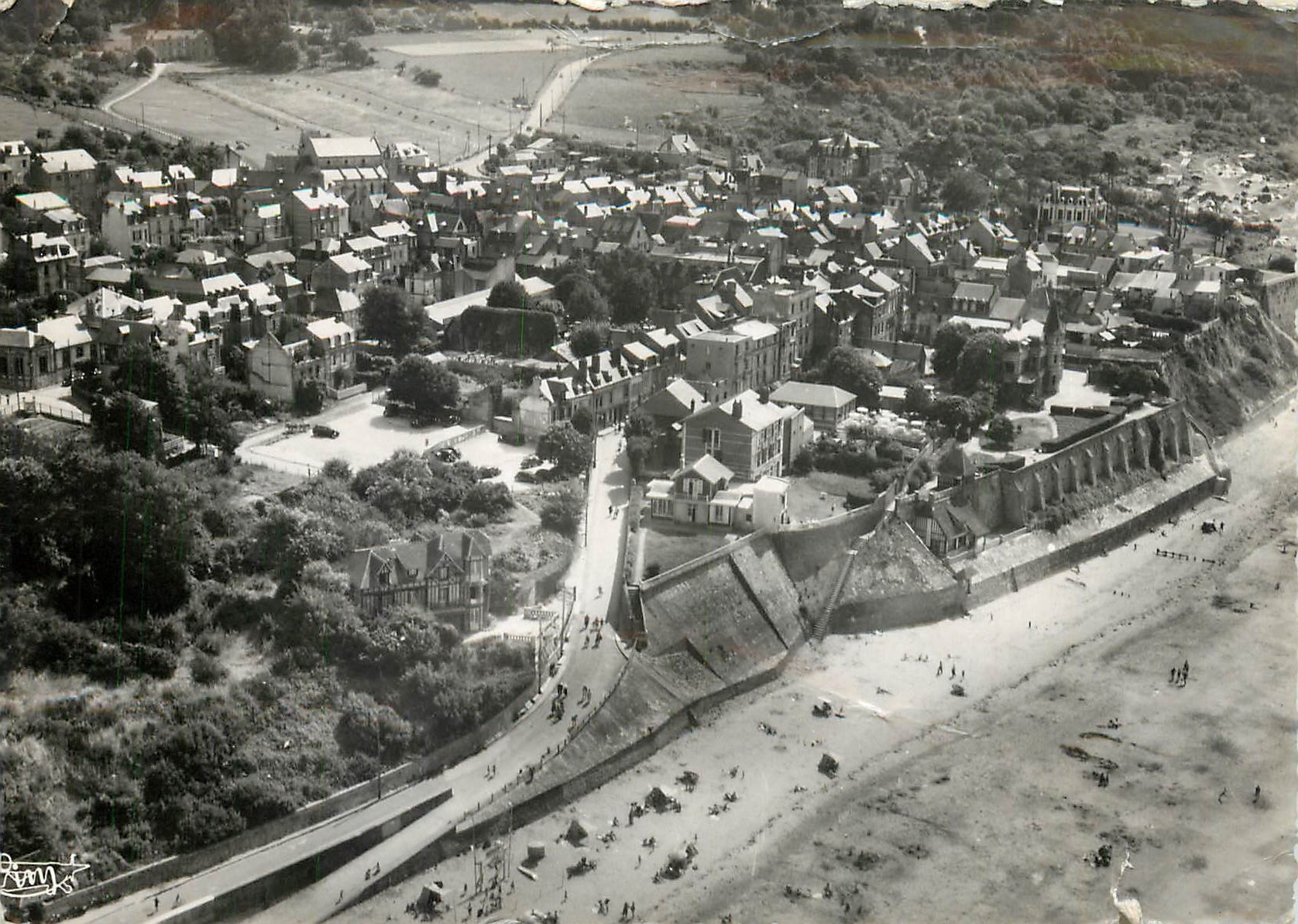 CPM Villerville Calvados Vue aerienne La Descente a la Plage 