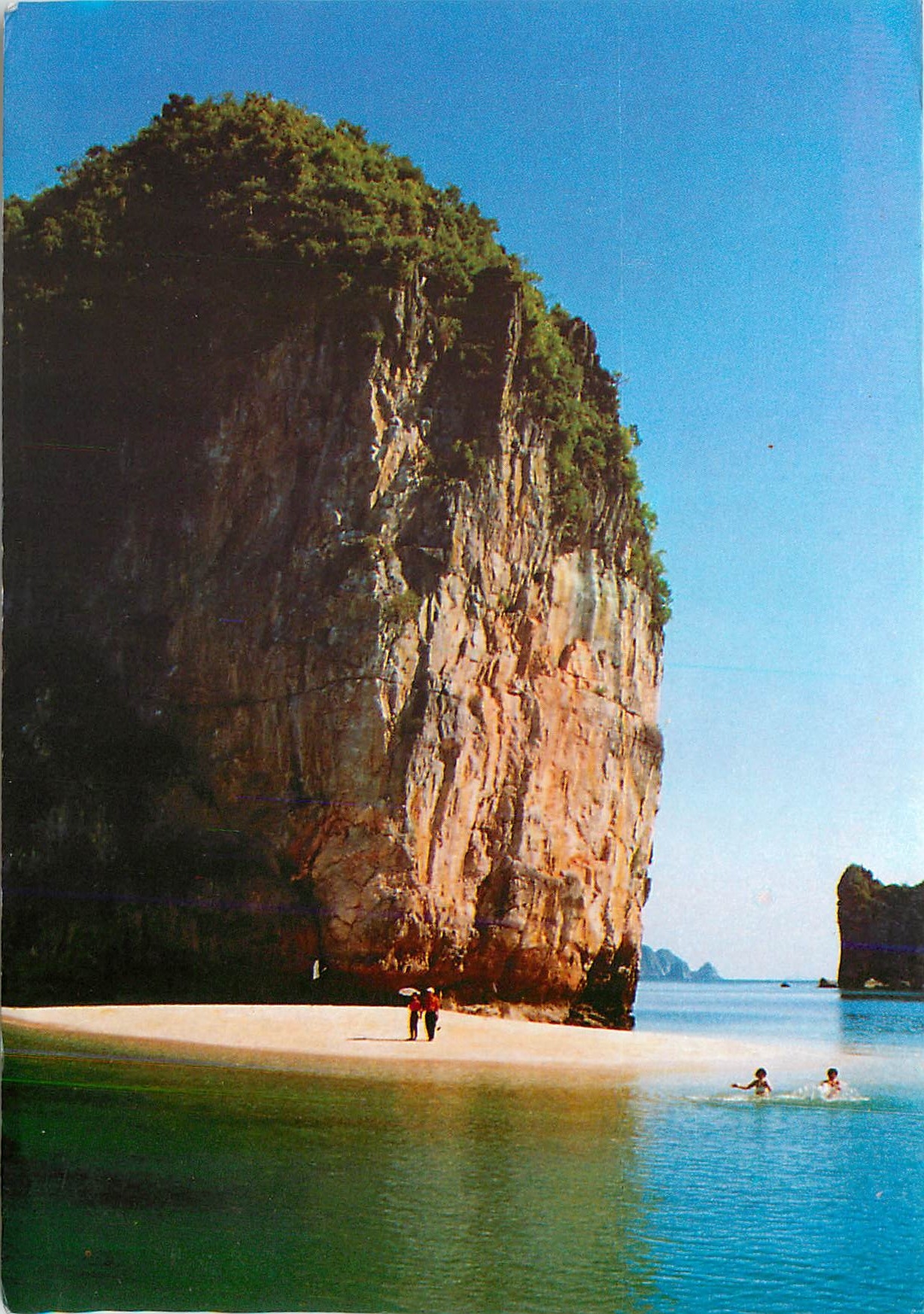 CPM Peach Fruit island on Ha Long Bay Mont de Peche 