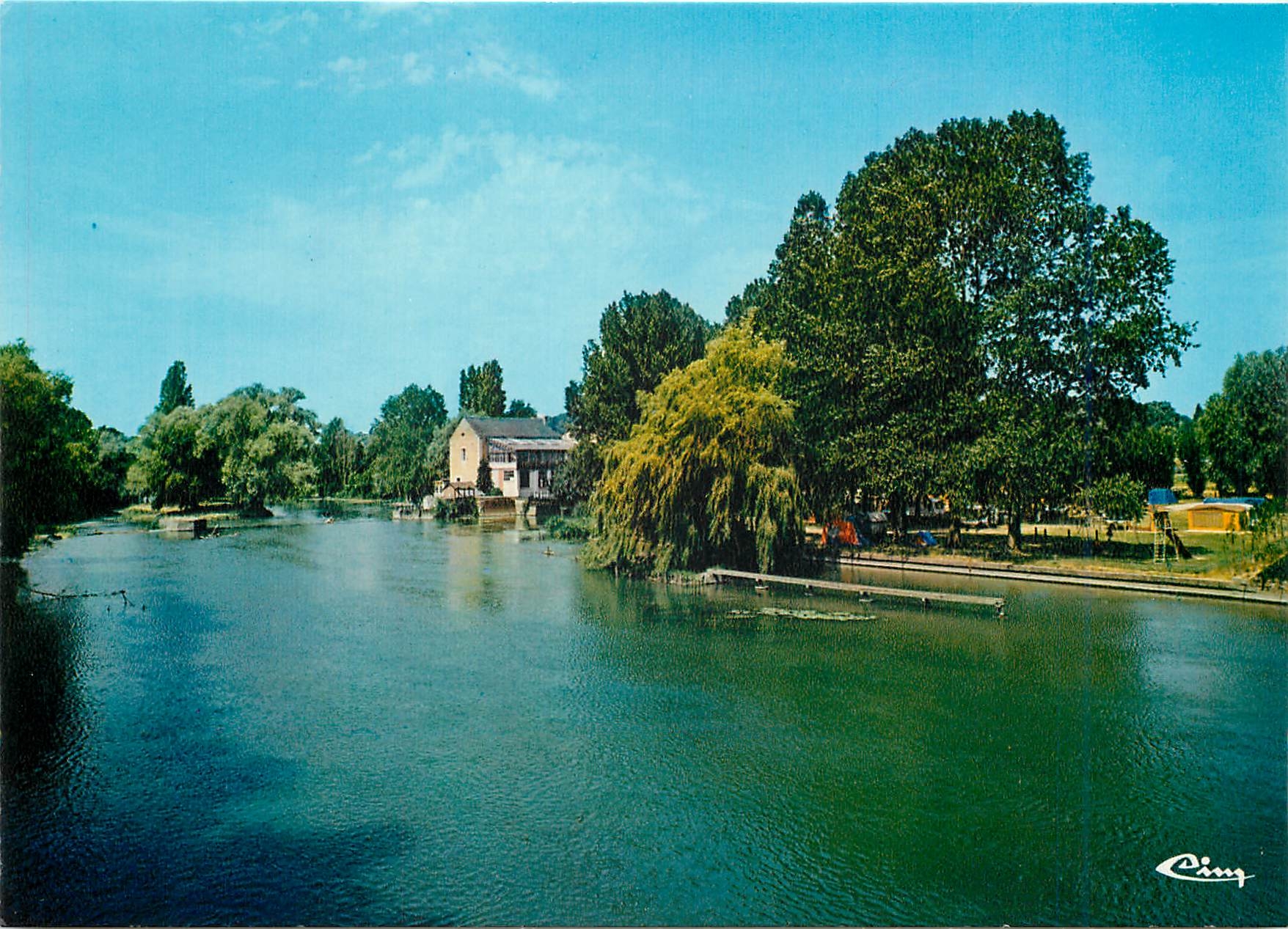 CPM Chateau du Loir Sarthe Bords du Loir 