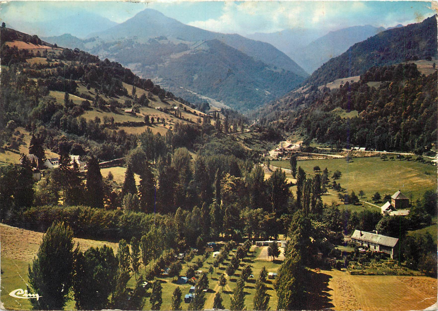 CPM Castillon en Couserans Ariege Vue generale aerienne et le Camping 