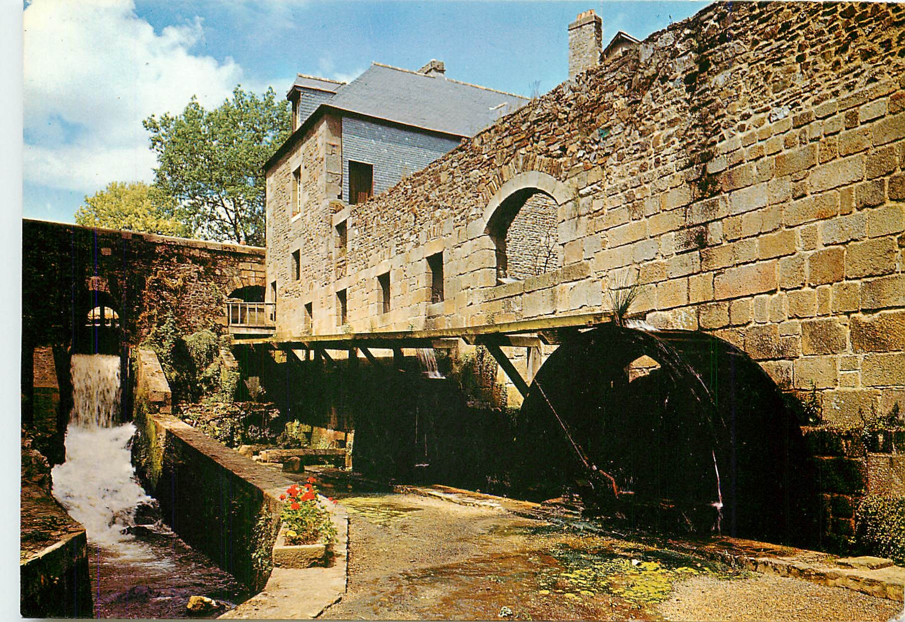 Fougeres (Ille-et-Vilaine) — Moulin sur la rivière le Nançon — Éditions Retaud Frères