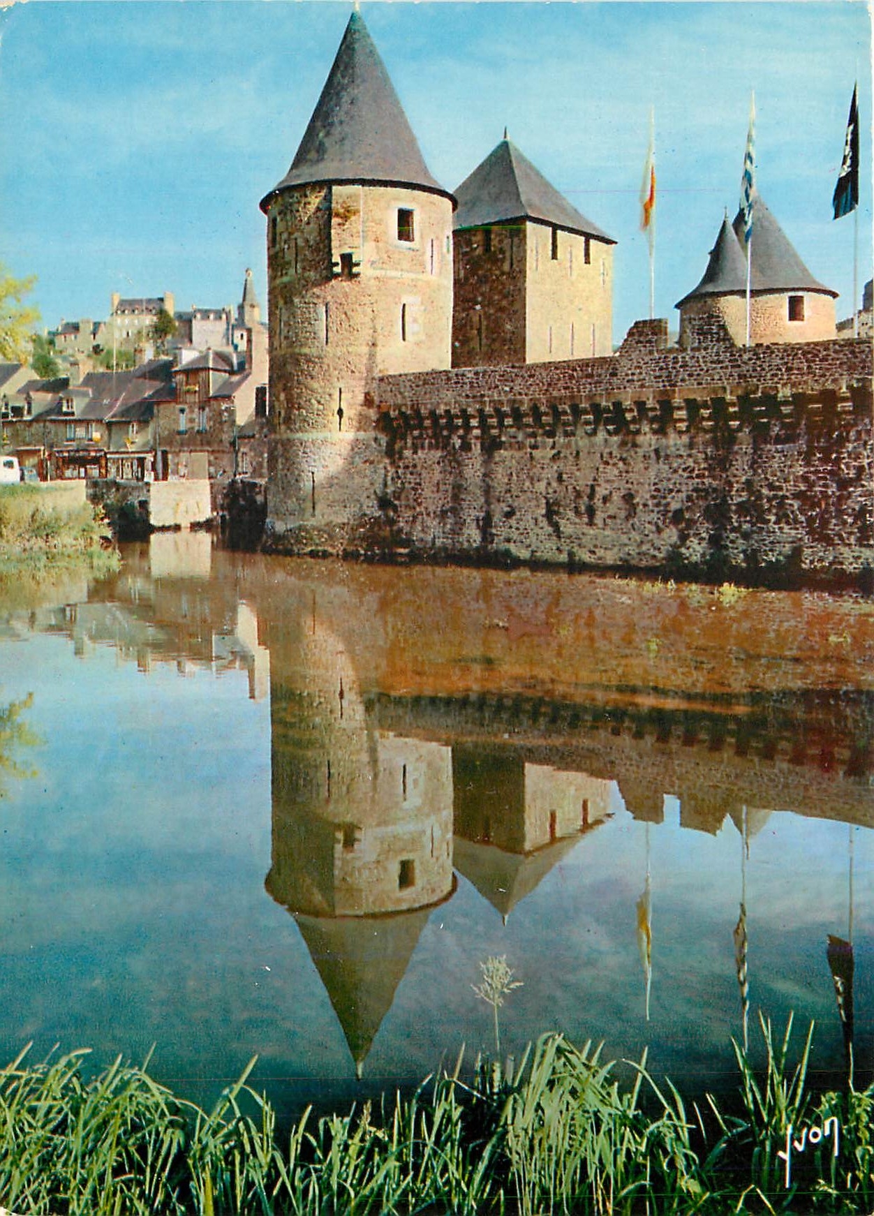 Fougères — Les Tours de l'entrée et l'Étang de la Courde — Éditions d'Art Yvon