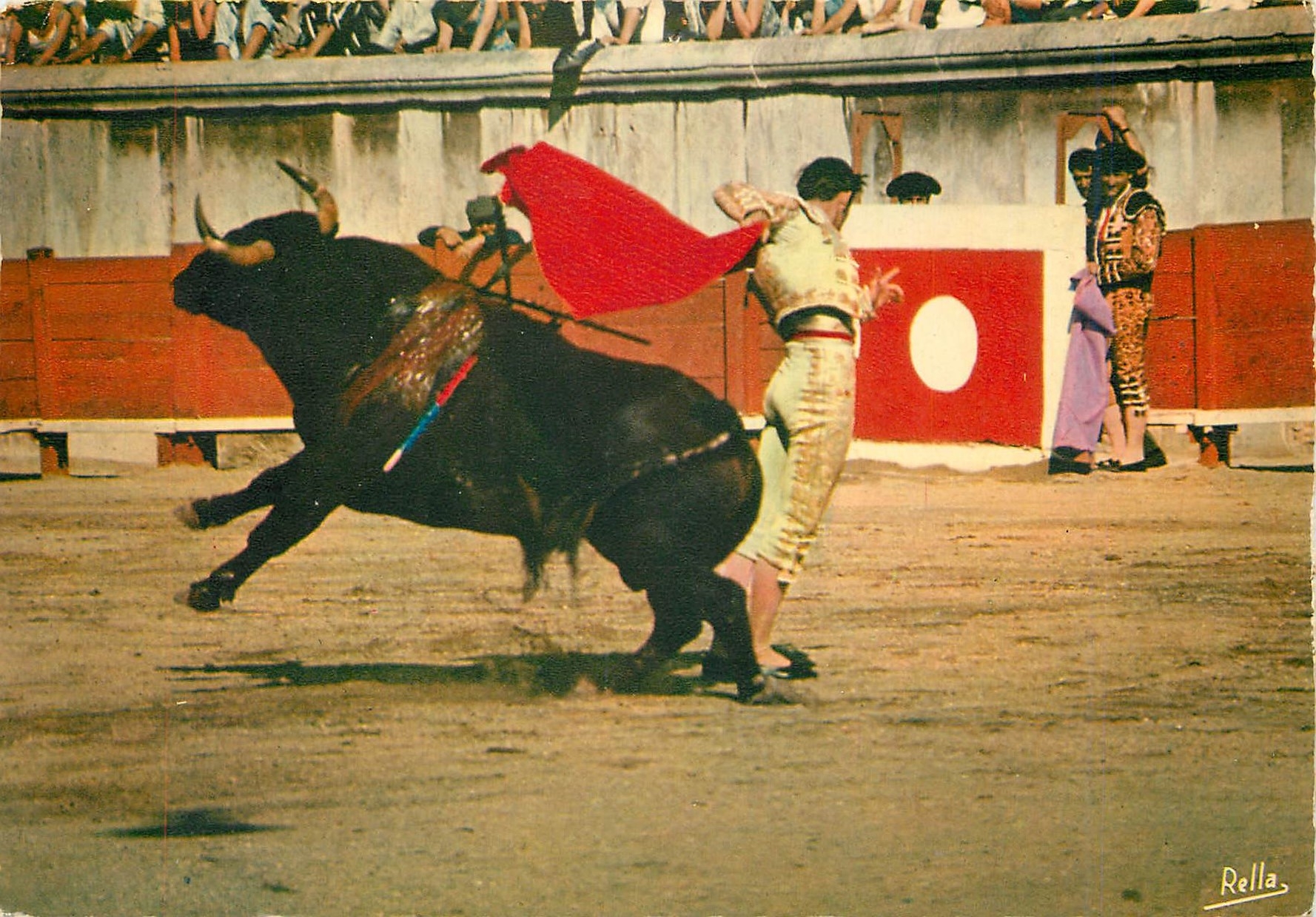 CPM Corrida Aux Arenes Romaines Une Belle Passe 