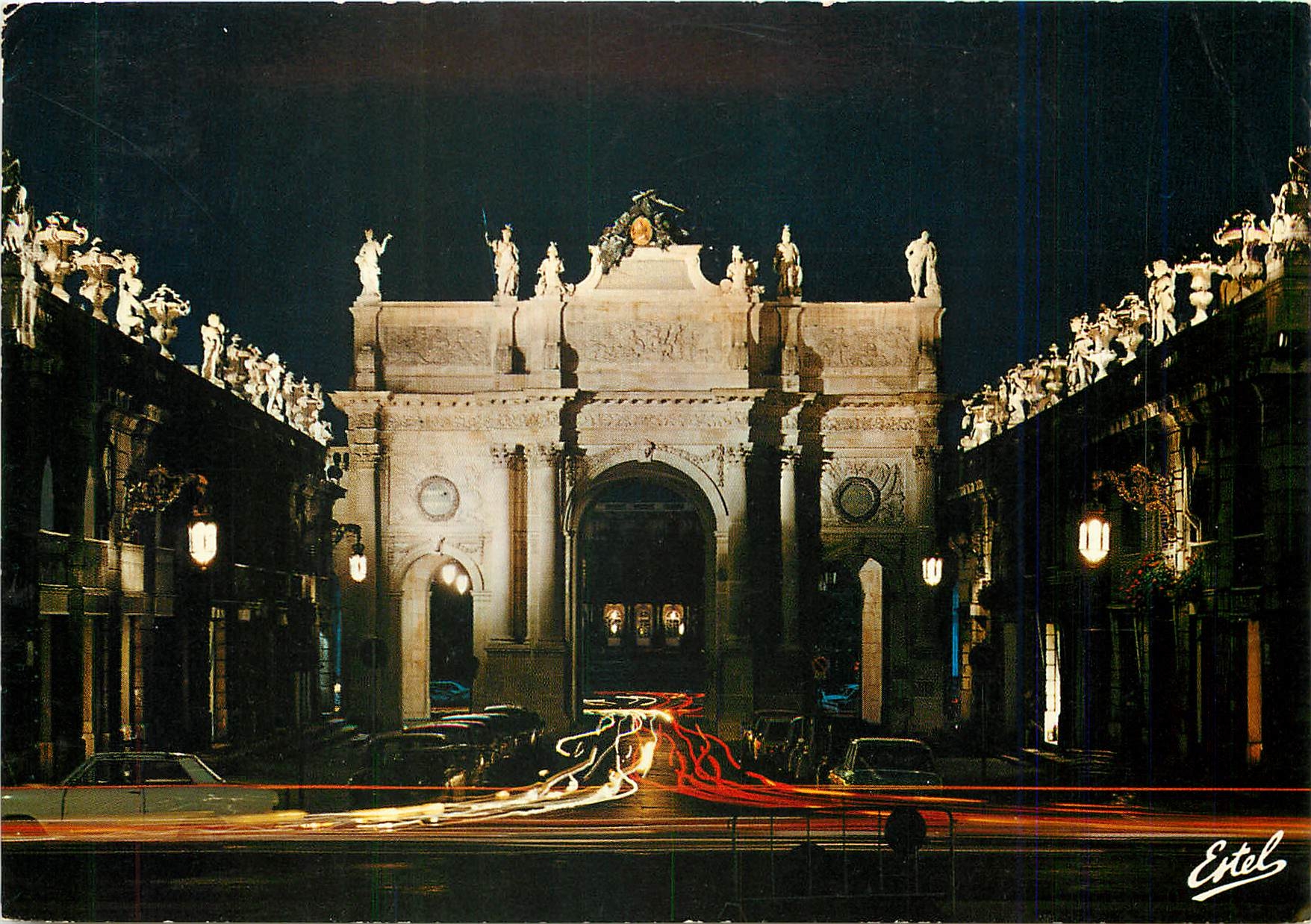 CPM Nancy Meurthe et Moselle La rue Here et l'arc de triomphe 