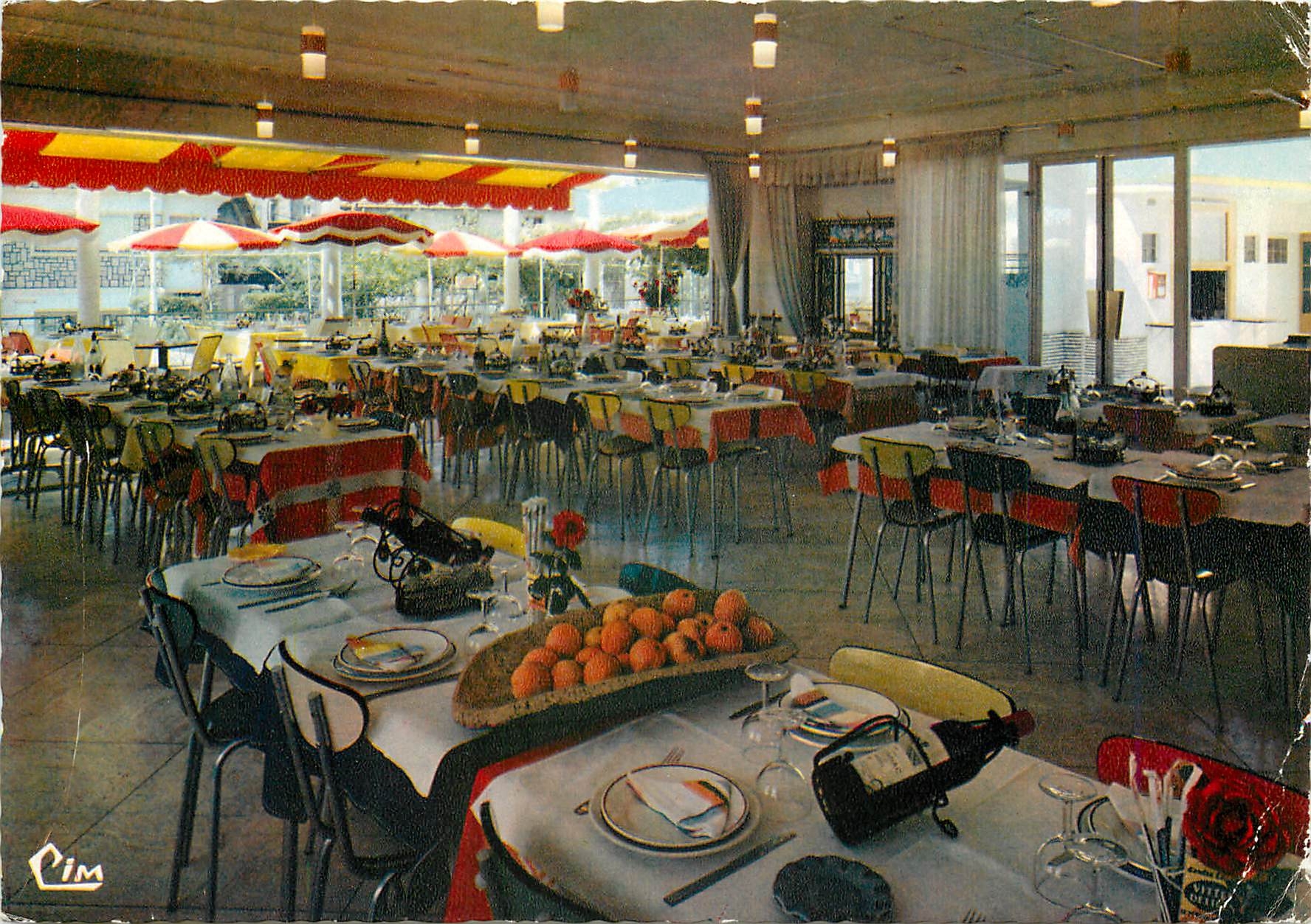 CPM Vallauris AM Hotel des Sports Salle de restaurant et sa terrasse