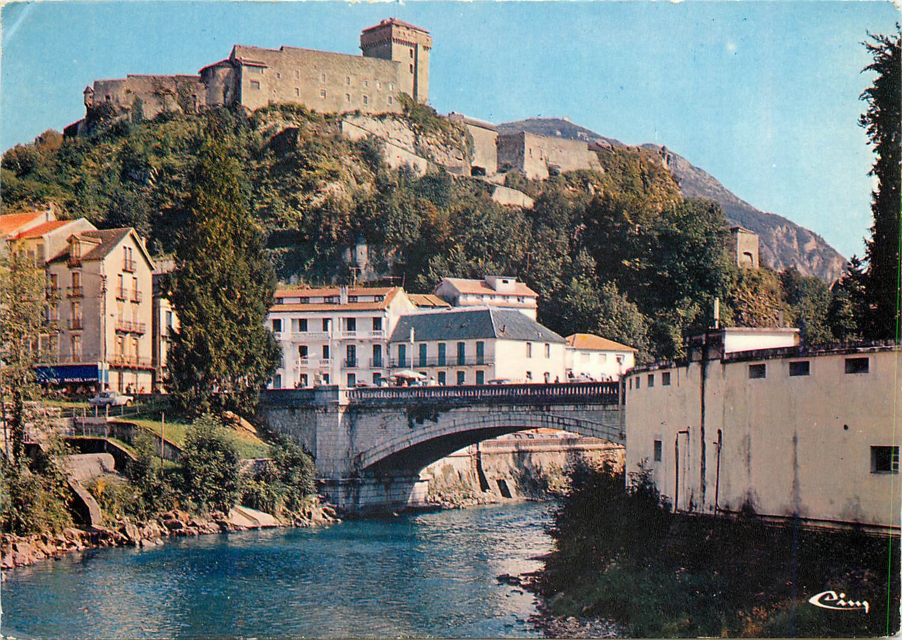 CPM Lourdes Htes Pyr Chateau Fort et le pont St Michel 