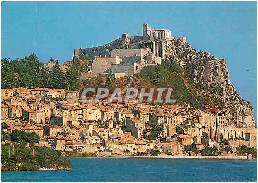 CPM Sisteron Dans l'etroit corset de ses remparts qui baigne la Durance 