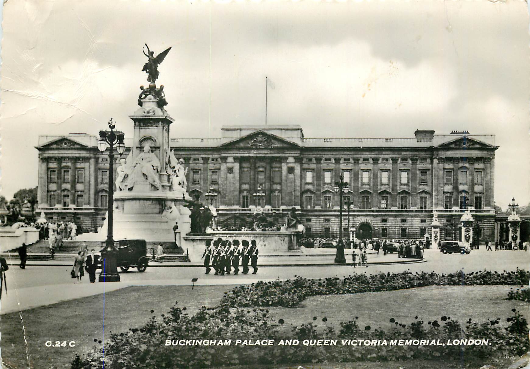 CPM Buckingham Palace and Queen Victoria Memorial London 