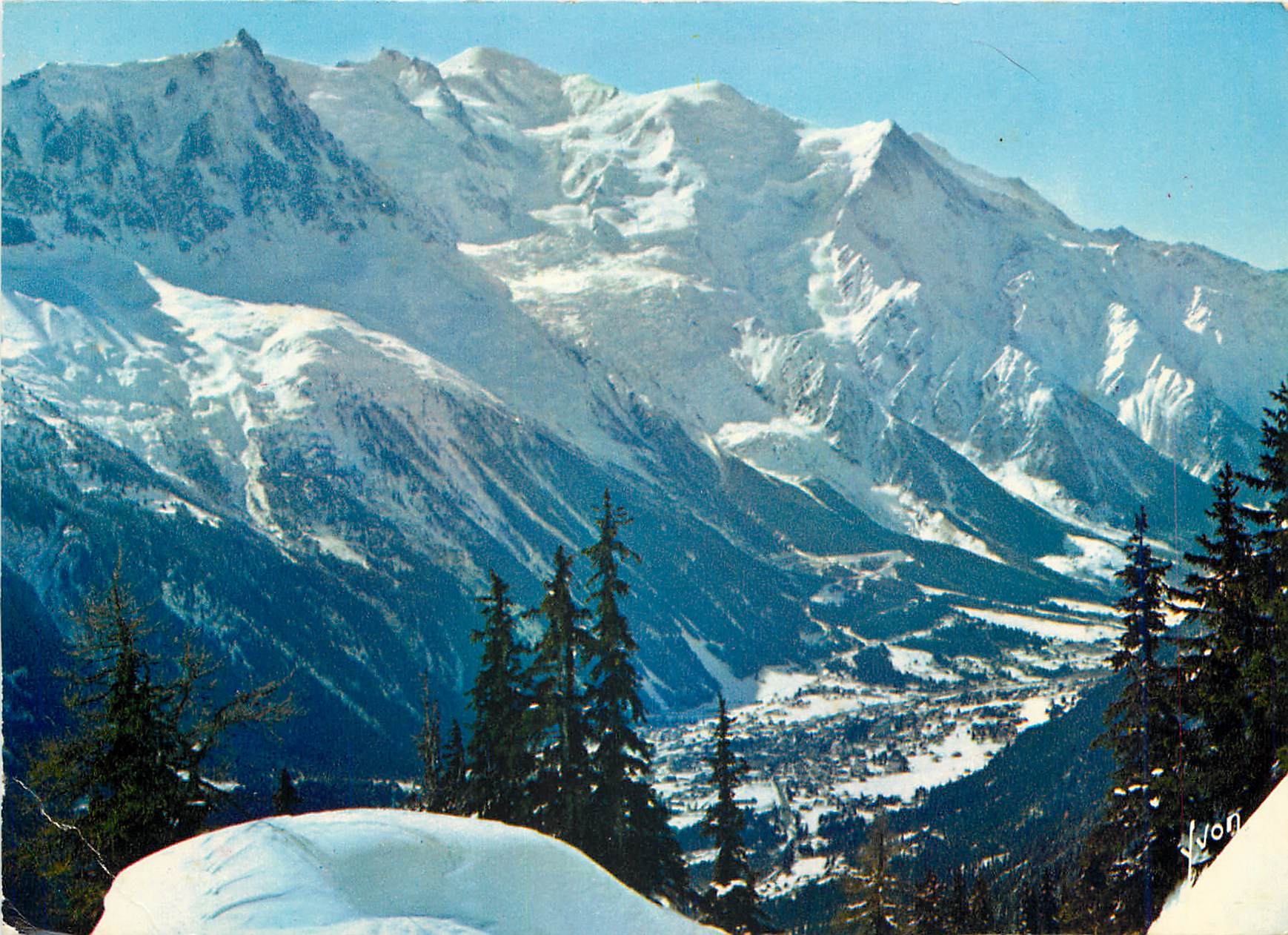 CPM Vallee de Chamonix et le Mont Blanc Haute Savoie vus du Super Chamonix La Flegere 