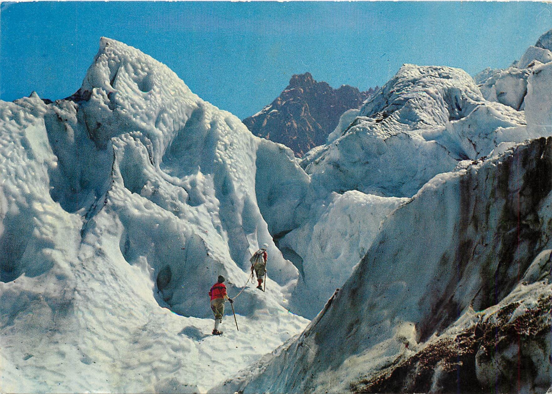 CPM Au Pays du Mont Blanc Cordee dans le Glacier des Bossons 