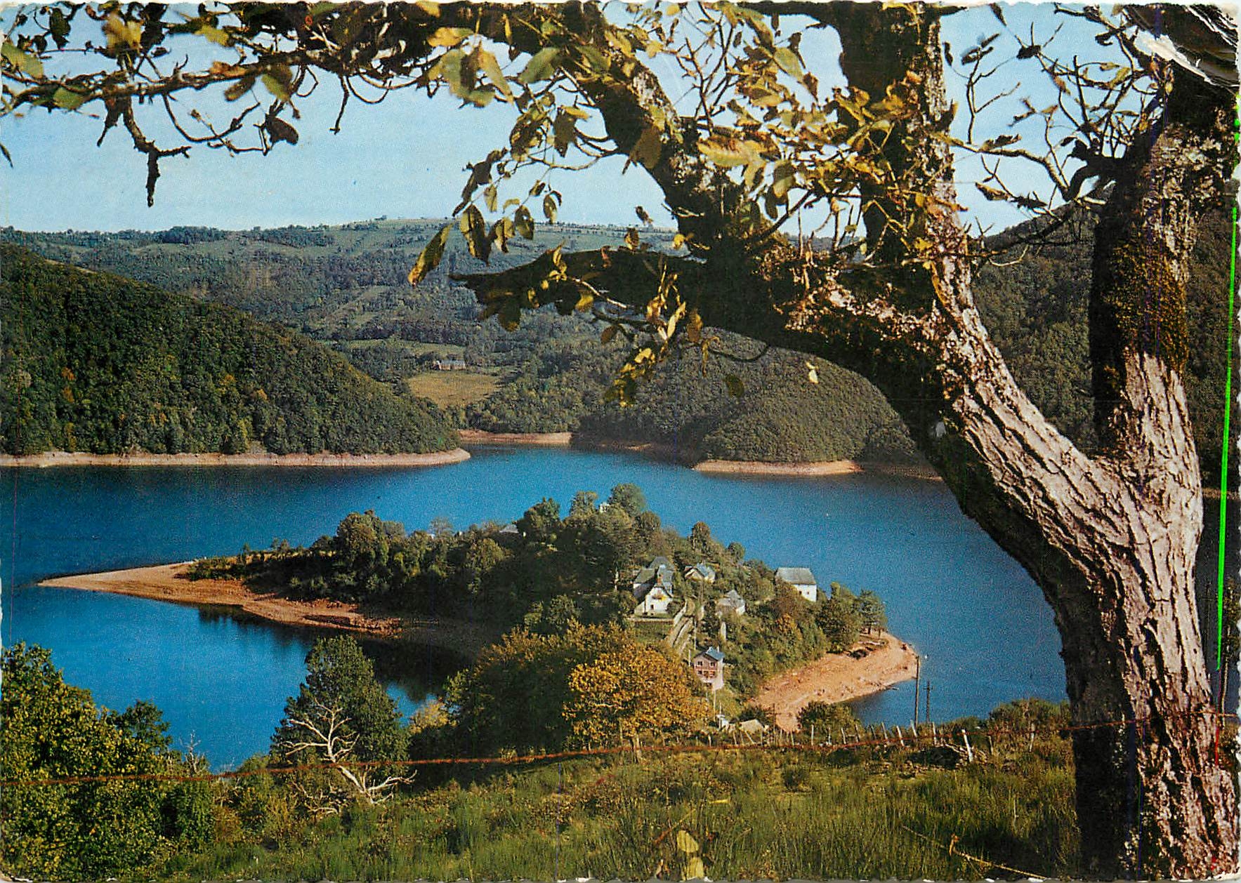 CPM Lac de Sarrans La Presqu'ile de Laussac 