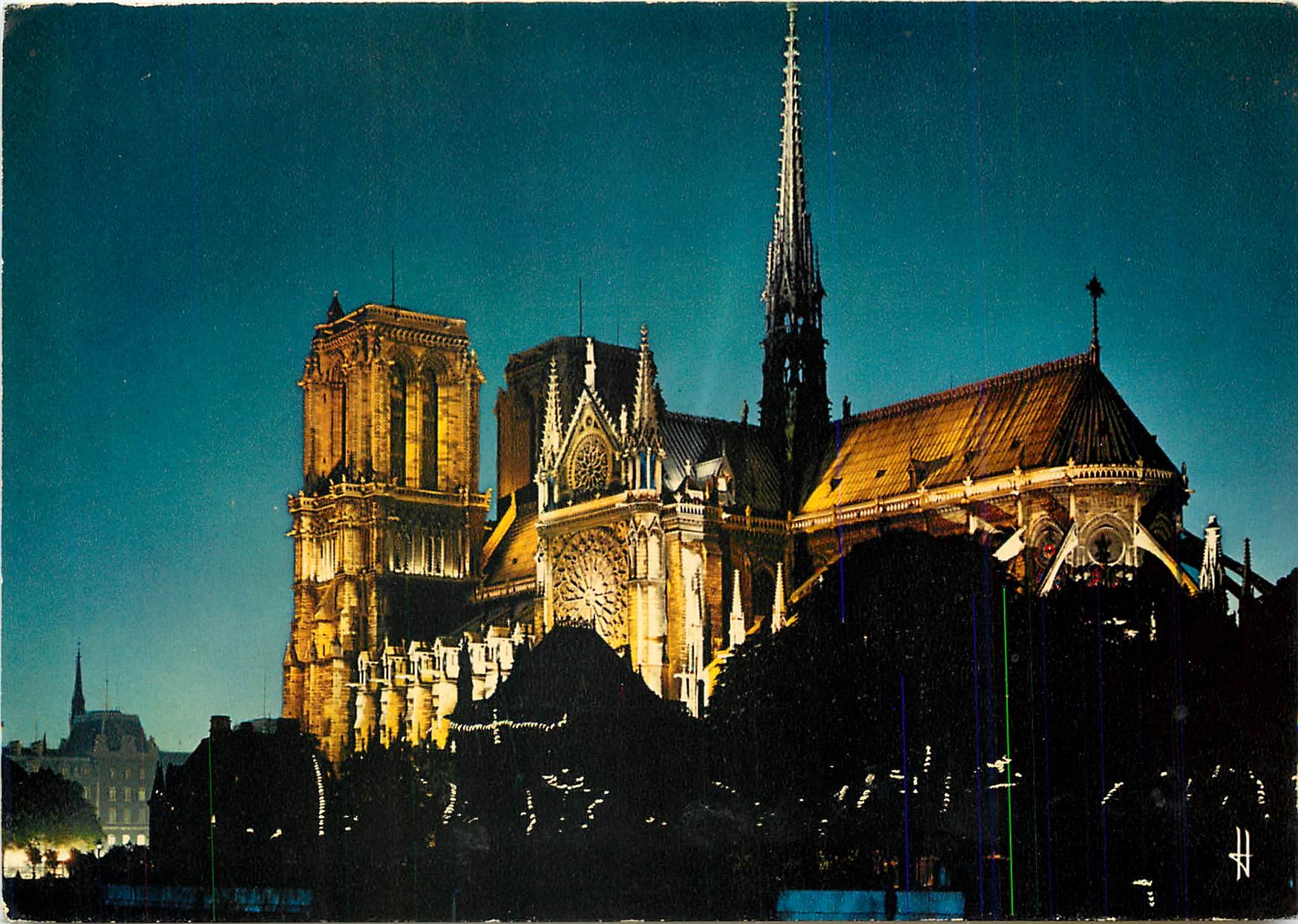 CPM Paris France Pleins feux sur Notre Dame 