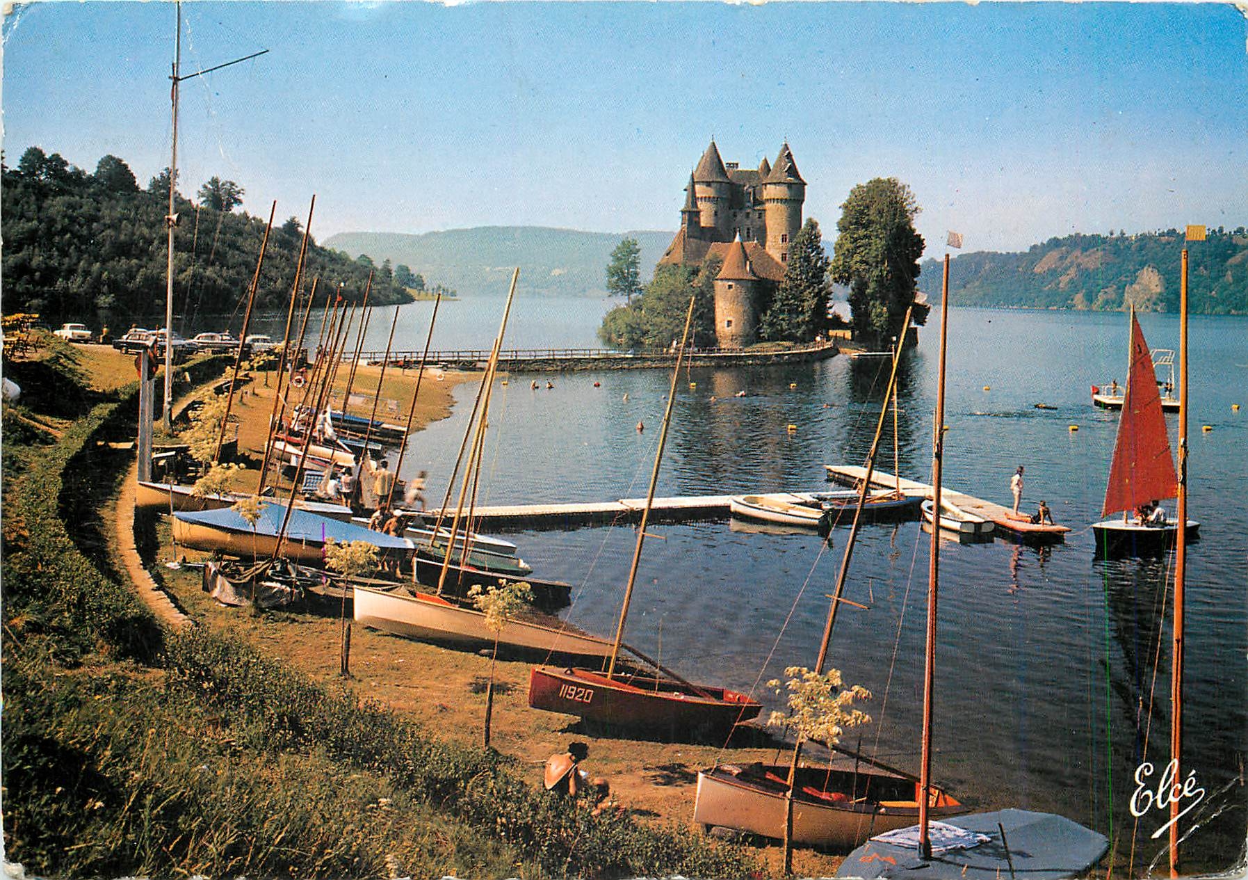 CPM Bort les Orgues Correze Le Chateau de Val et les Voiliers Bateaux