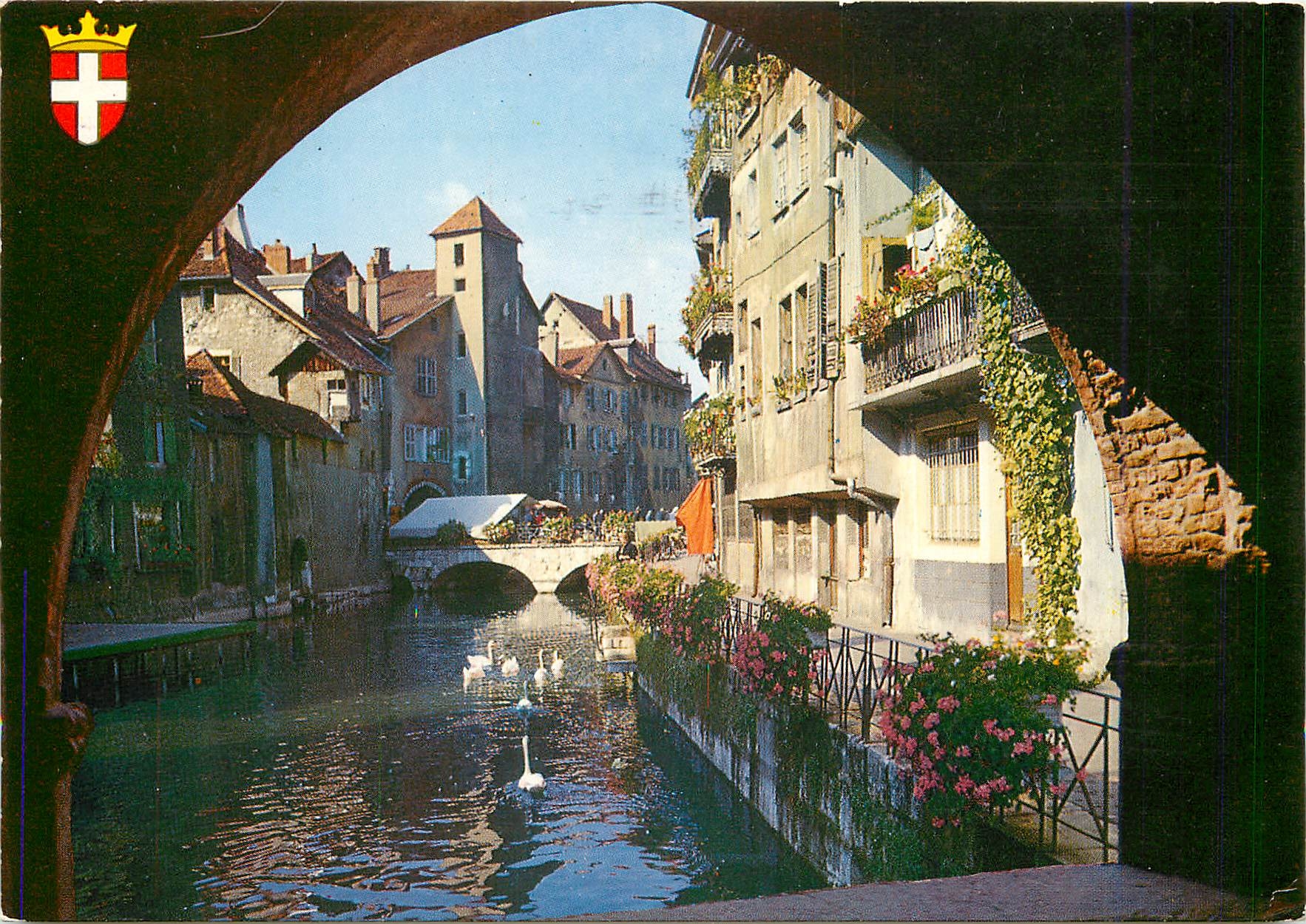 CPM Annecy Les Vieux Quartiers Quais fleuris au bord du Thiou vers le Pont Morens 