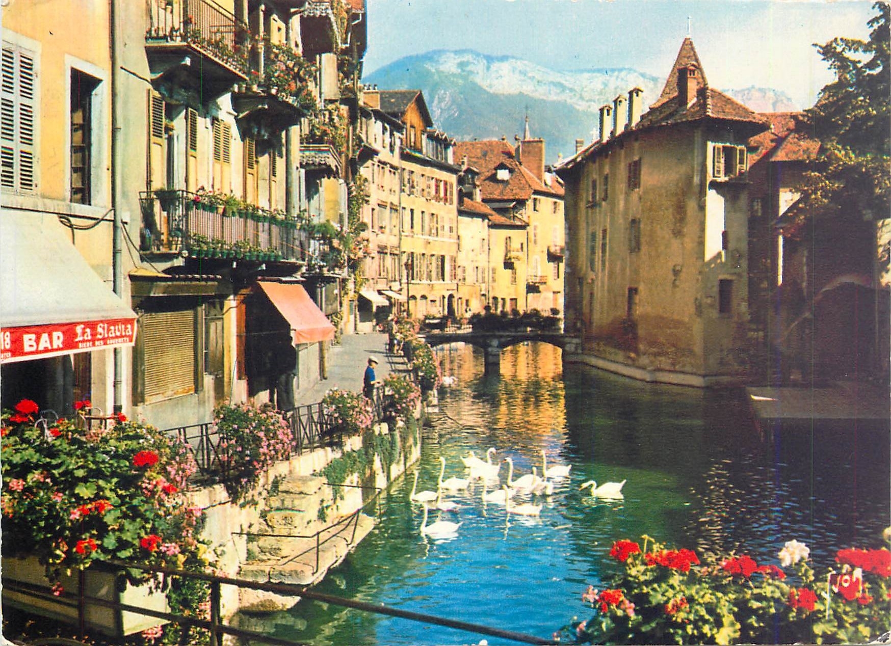 CPM Le Vieil Annecy H Sav Au milieu du Thiou le Palais de I'Isle 