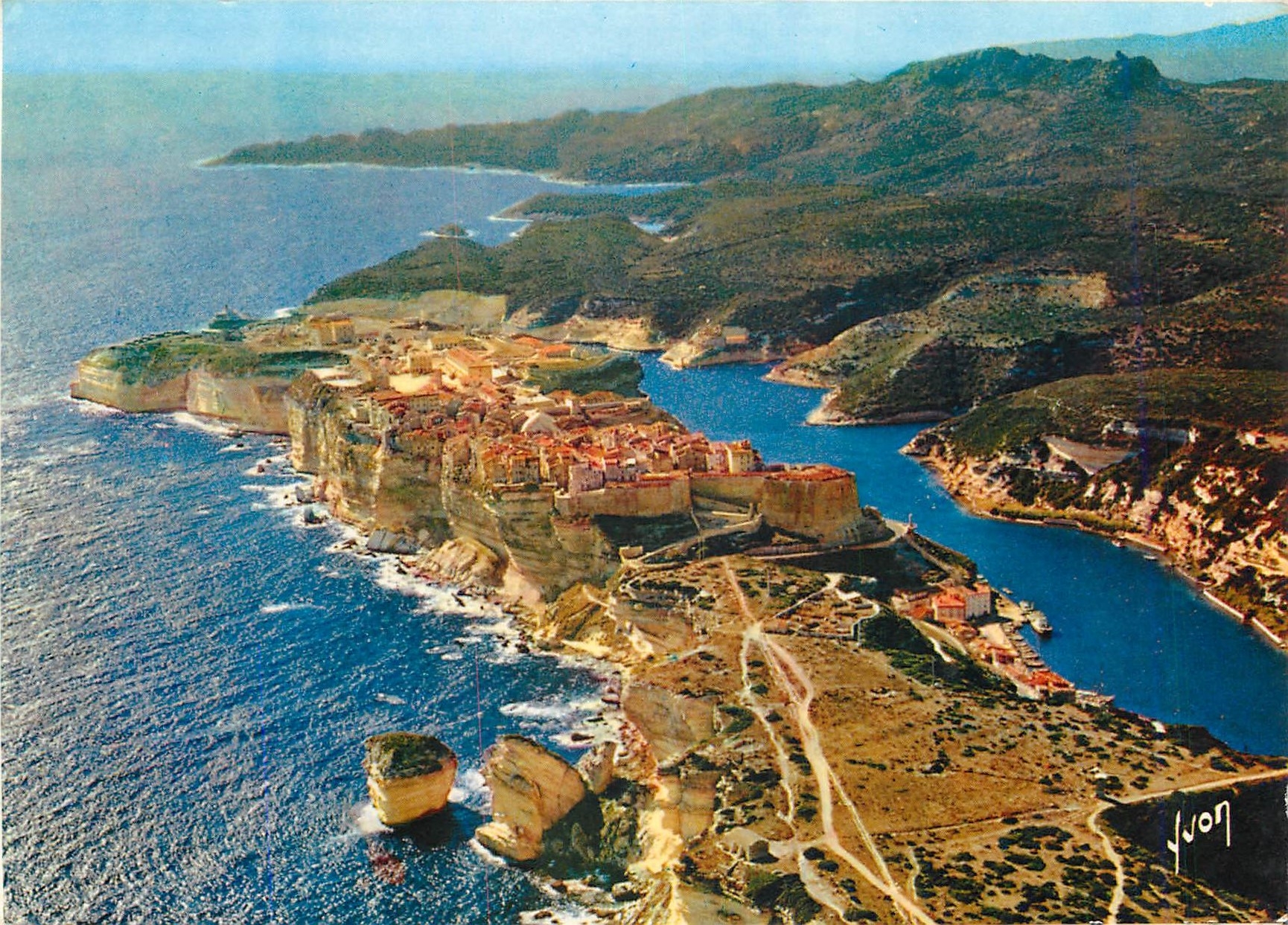 CPM La Corse oasis de beaute Bonifacio Corse Sur les falaises 