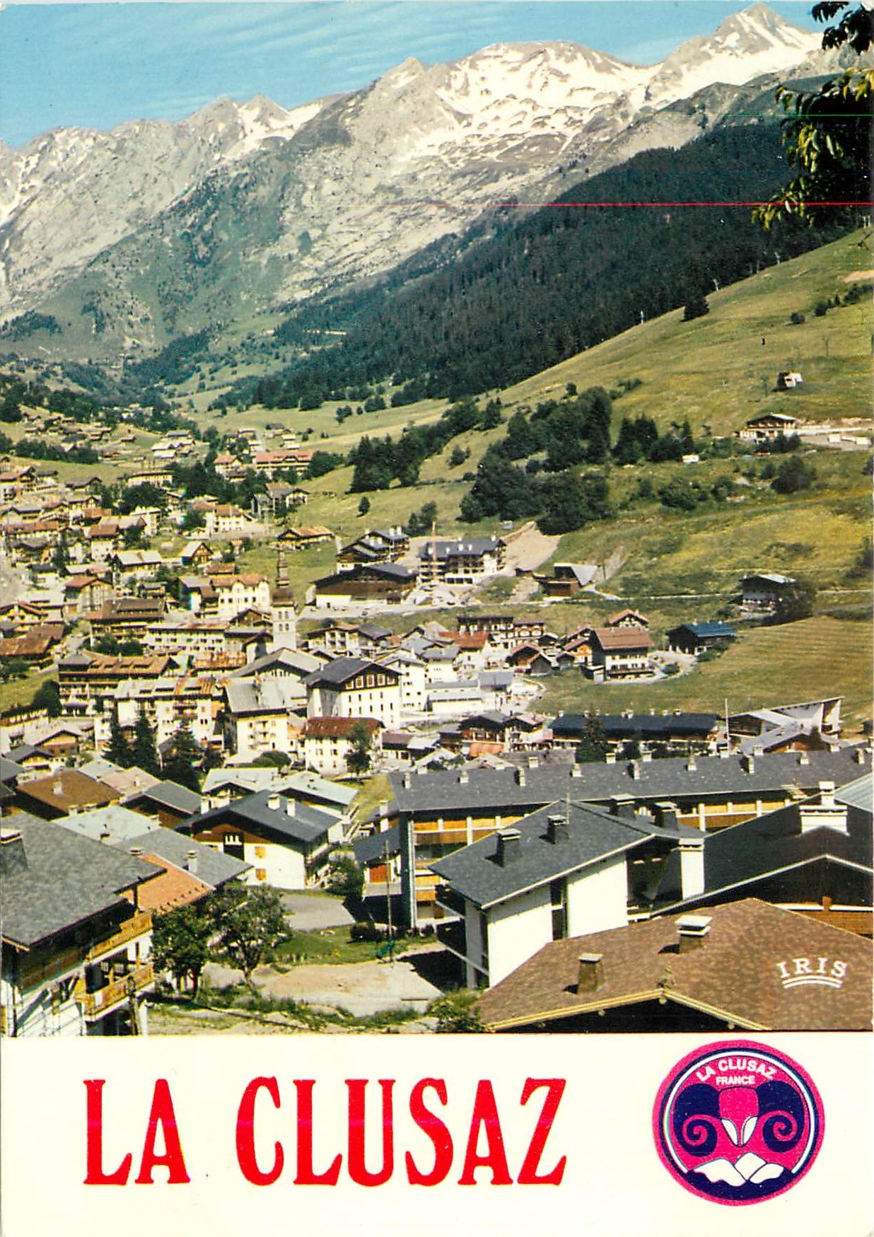 La Clusaz — vue générale avec chaîne des Aravis — éditeur IRIS