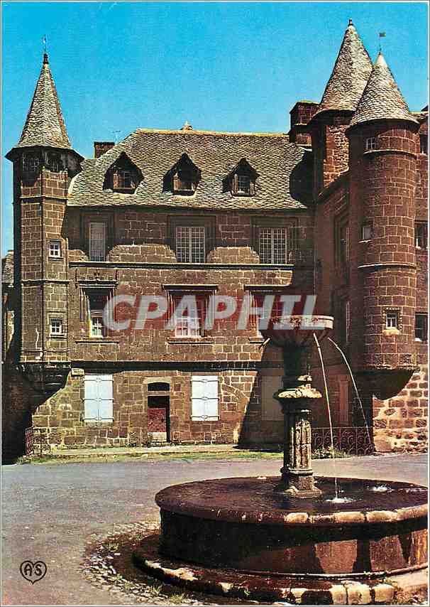 CPM L'Auvergne Pittoresque Fontaine et vieilles maisons de la grand place de Salers 