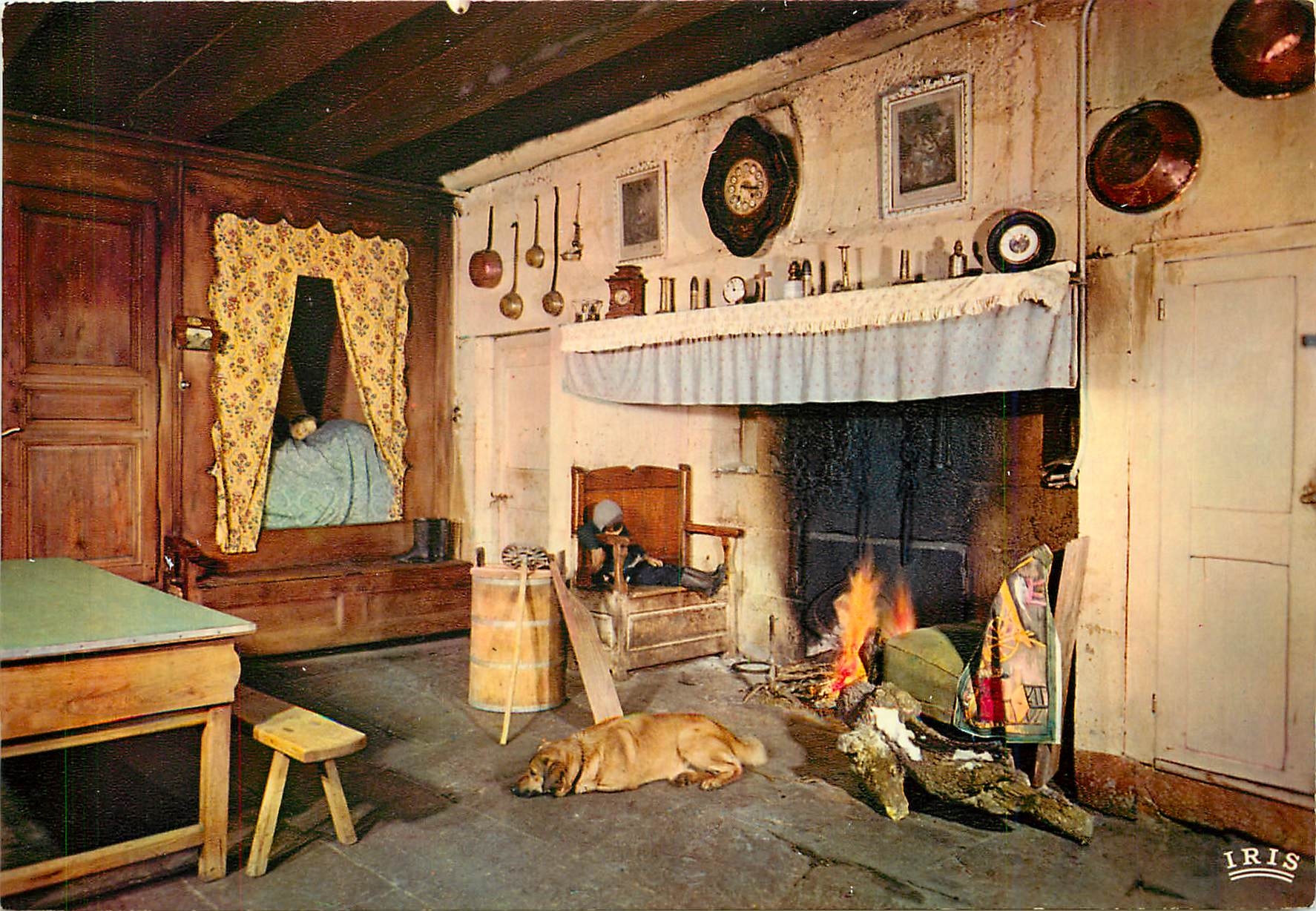 Innenraum einer Wohnhaus — Auvergne — Verlag IRIS, Seriennummer nicht sichtbar