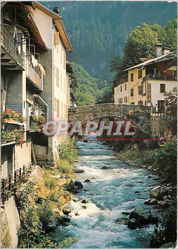 CPM Beaufort sur Doron Savoie Le Doron et le Vieux Pont 