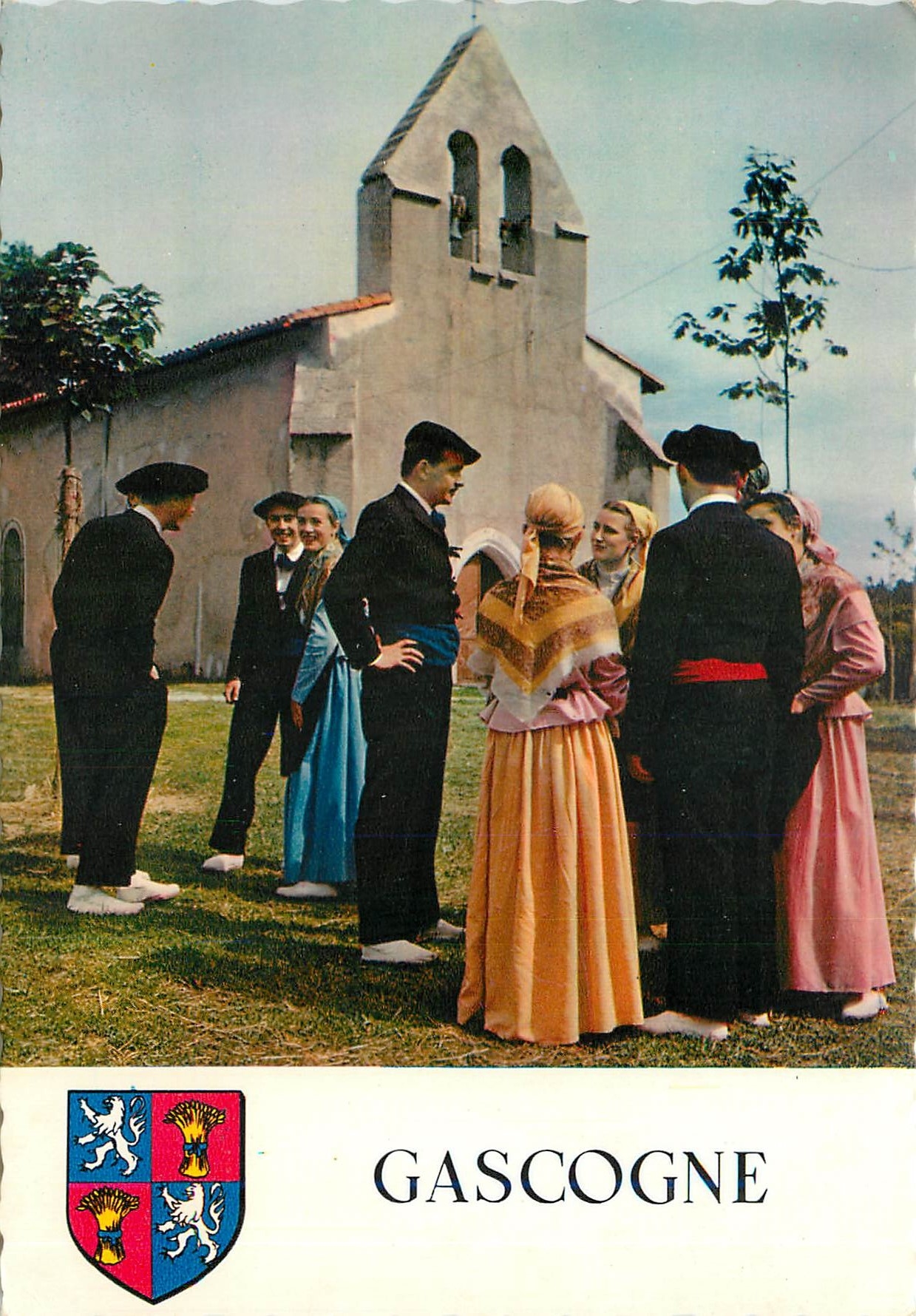 CPM Las Grandes Landes Jeunes gens de la bourgeoisie rurale en costume de sortie 