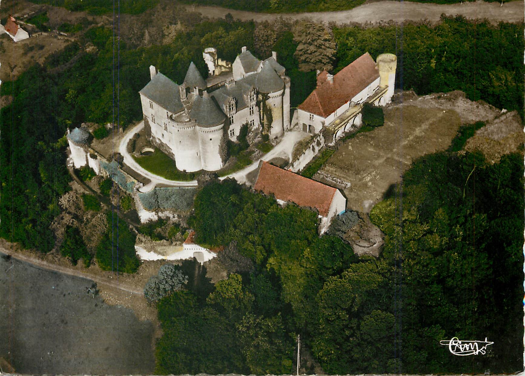 Château de Fénélon — près ST-JULIEN-de-LAMPON (Dordogne) — Éditions Aériennes Véritables