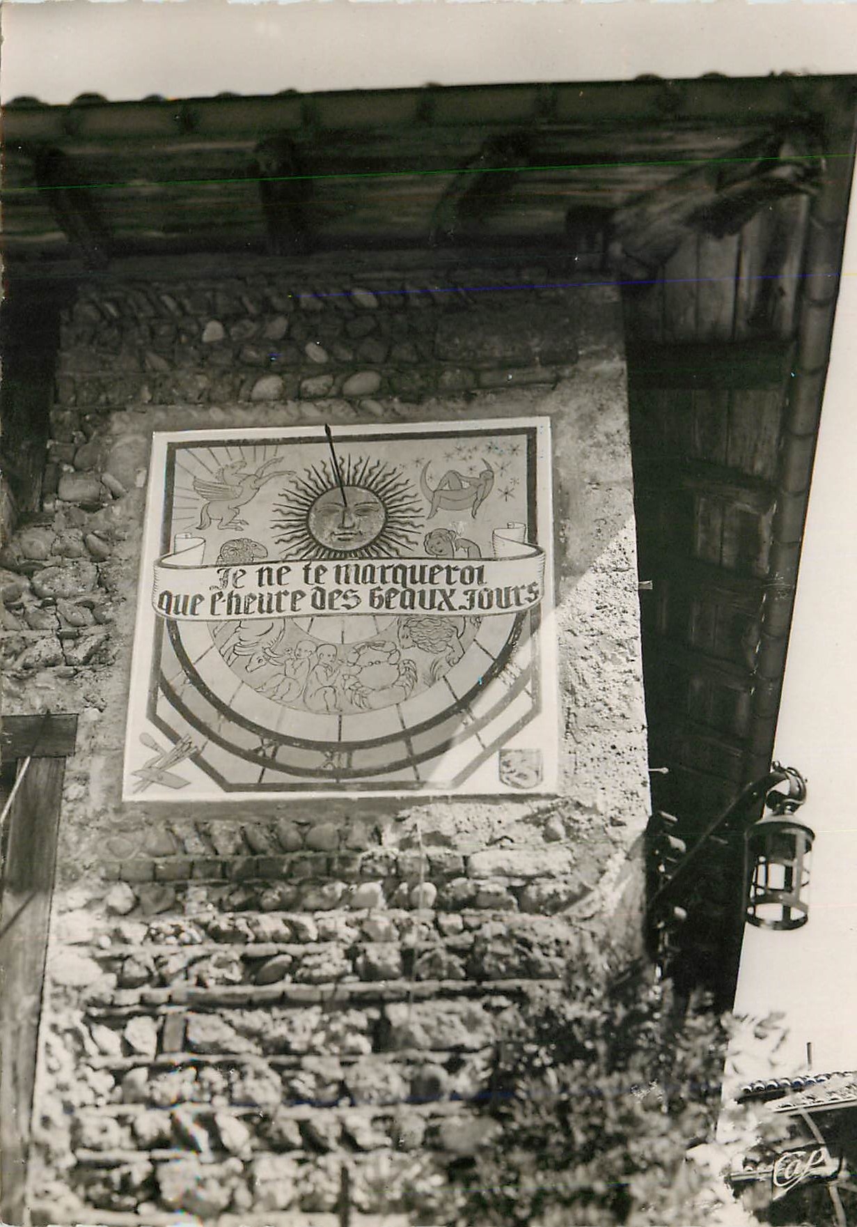 CPM Cite de Perouges Ain Cadran Solaire et Vieille Lanterne 