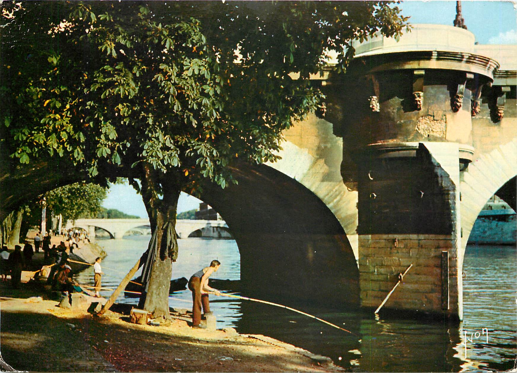 CPM Paris Les bords de la Seine Quai du Louvre Le Pont Neuf detail Peche Pecheur