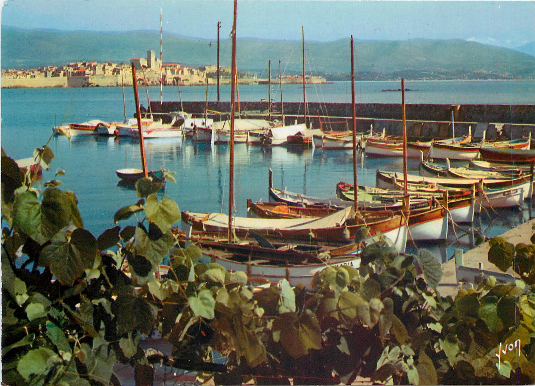 CPM La Cote d'Azur miracle de la nature Antibes Alpes Maritimes Petit port sur la route du Cap d'Ant