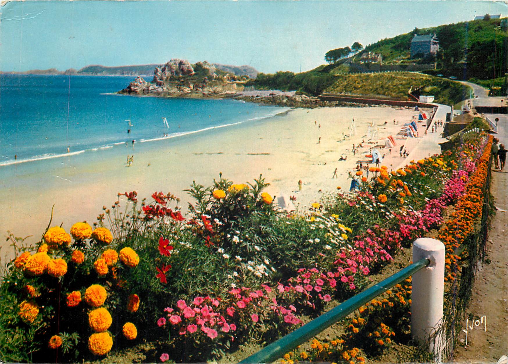 CPM Perros Guirec Cotes du Nord La Plage de Trestrignel et la Pointe du Chateu 