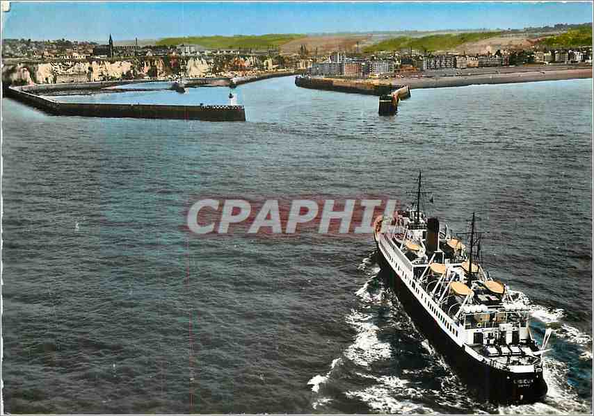 CPM Dieppe Seine Maritime Le Lisieux arrivant au Port Bateau