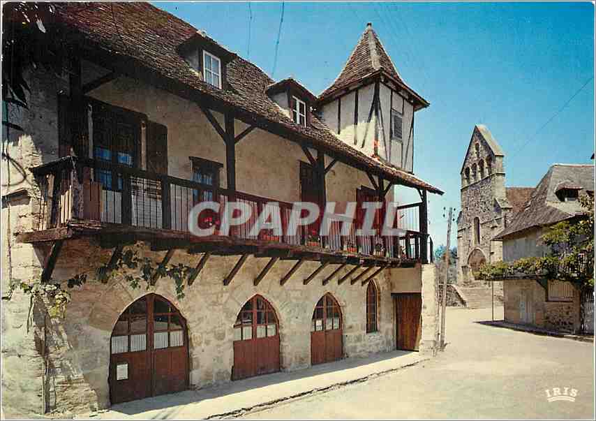 CPM Bealieu sur Dordogne Correze La chapelle des Penitents et vieille maison 