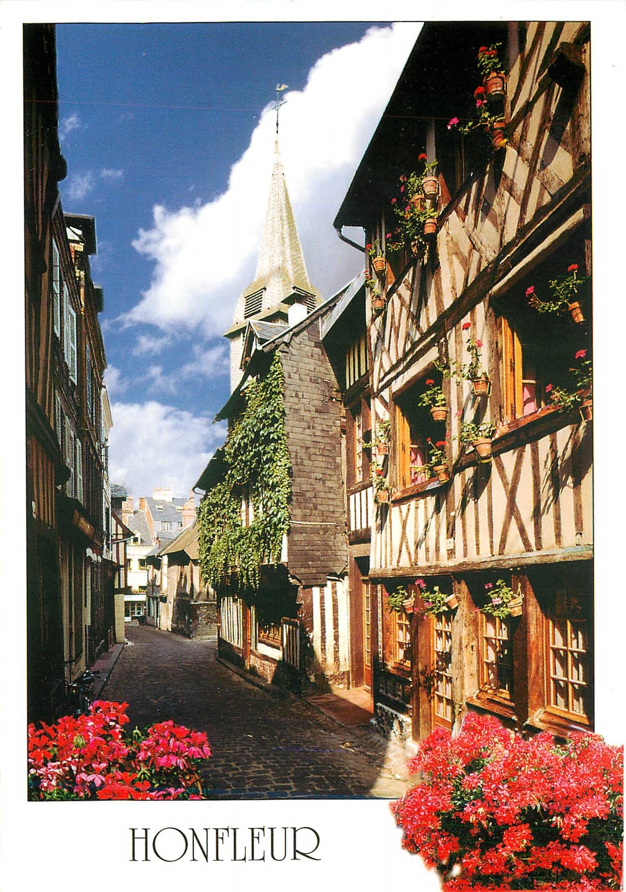 Honfleur — Vieille rue typique et clocher de Sainte-Catherine — Éditions Normandie Le Goubey