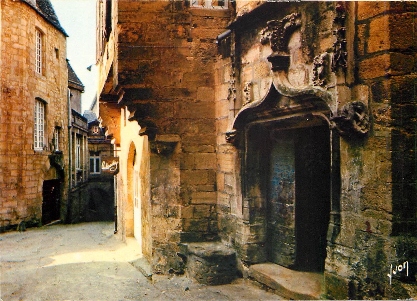Sarlat (Dordogne) — Porte de l'Hôtel de Grézel — Éditions JvON